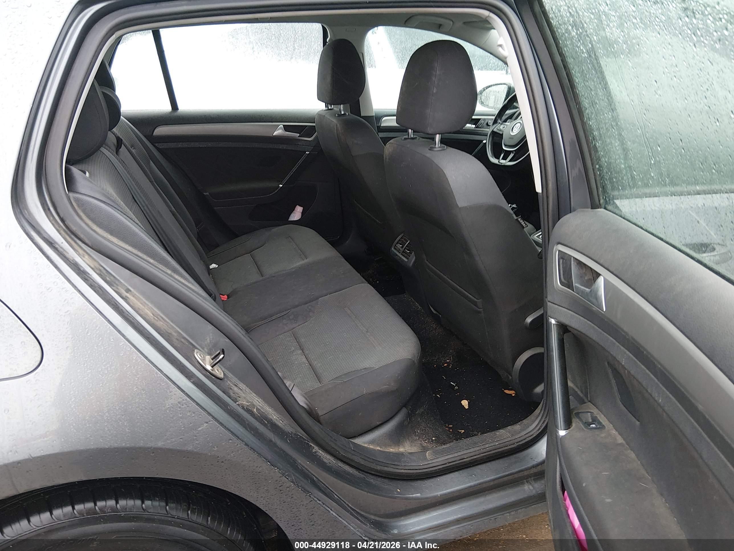VOLKSWAGEN GOLF image 8