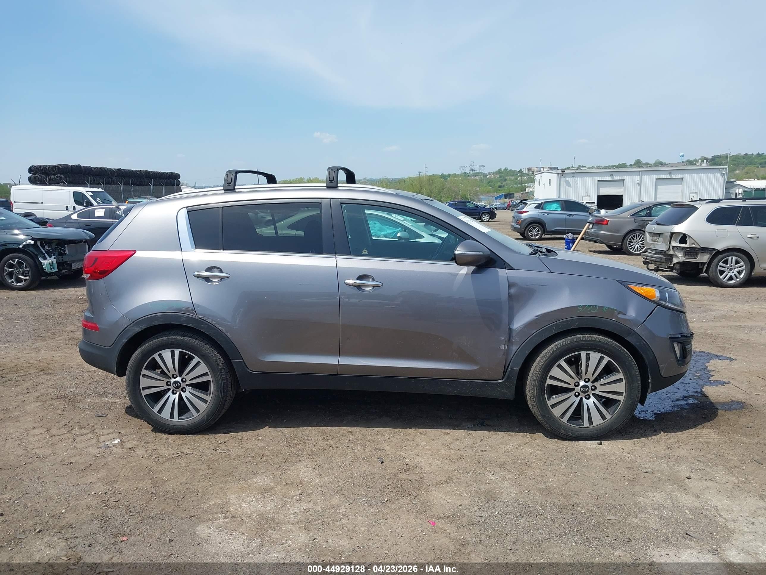 KIA SPORTAGE image 6