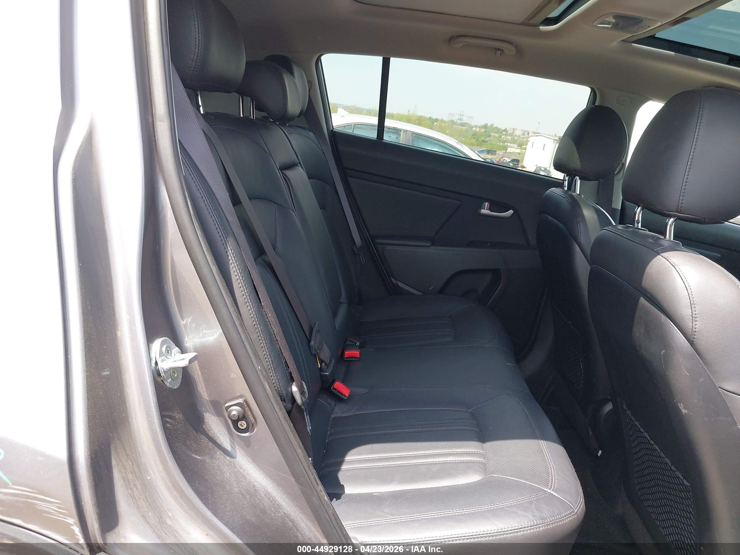 KIA SPORTAGE image 8