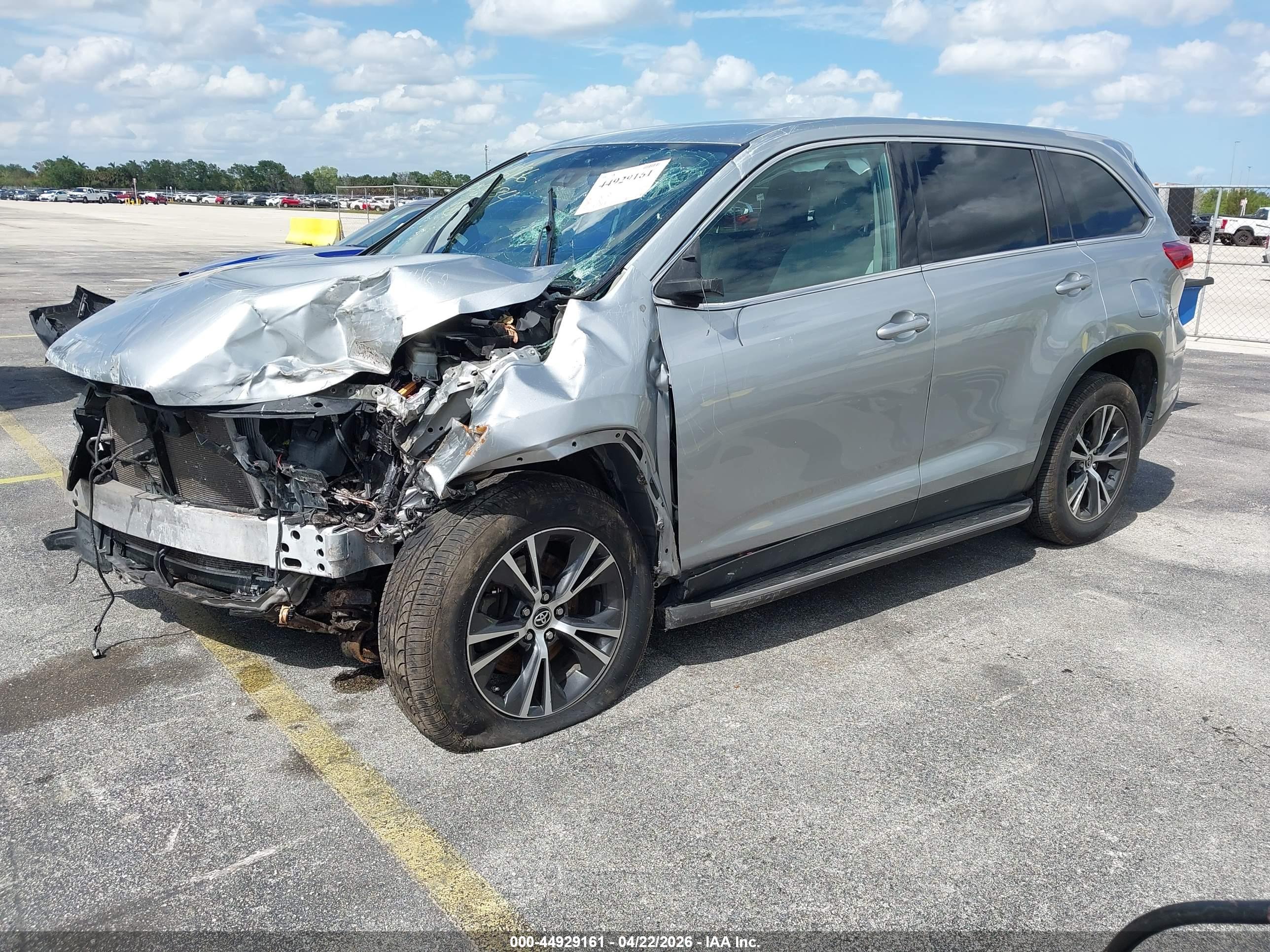 TOYOTA HIGHLANDER image 2