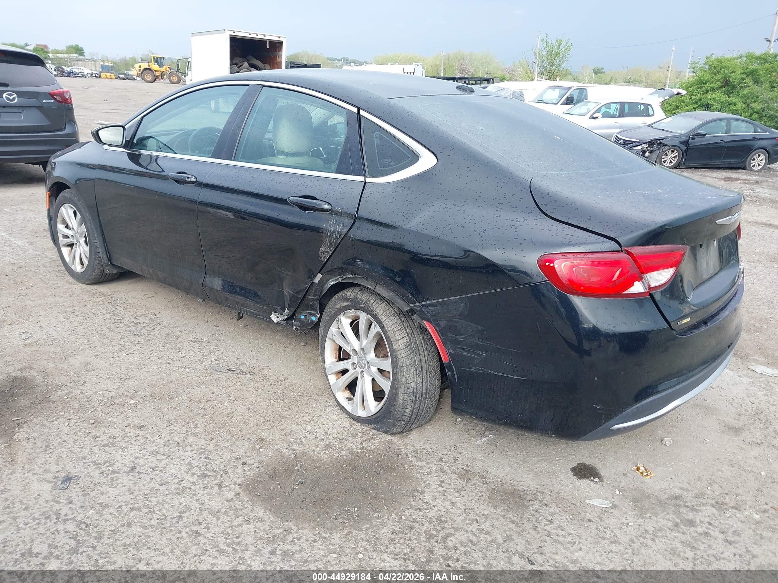 CHRYSLER 200 image 3