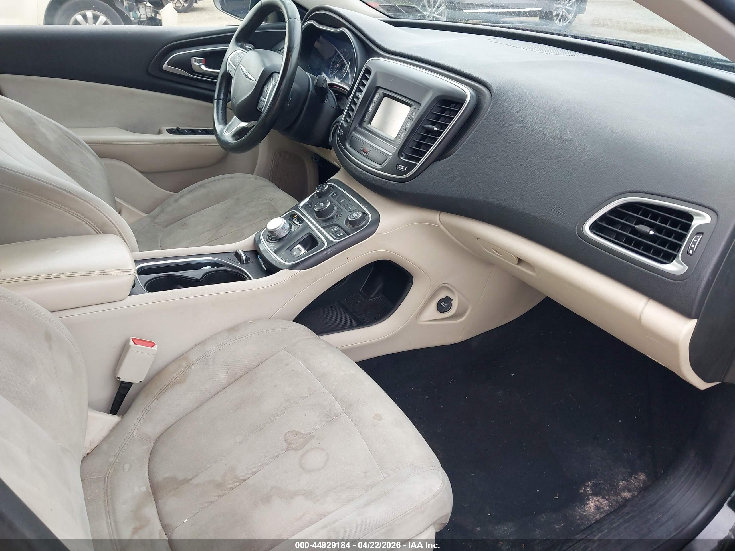 CHRYSLER 200 image 5