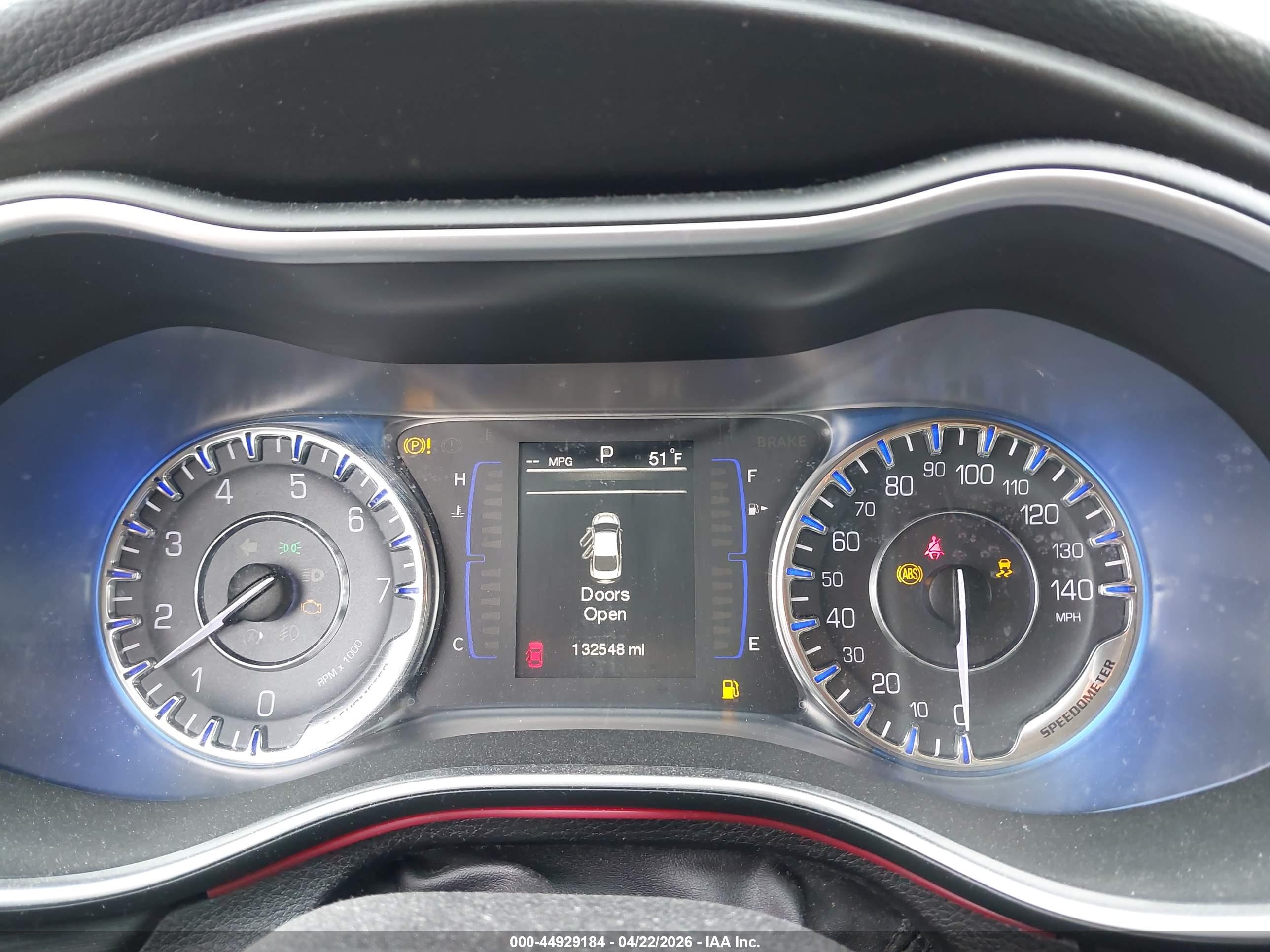 CHRYSLER 200 image 7