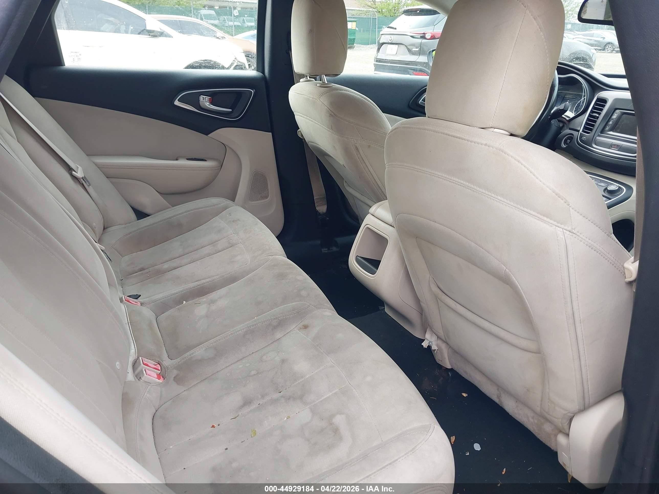 CHRYSLER 200 image 8