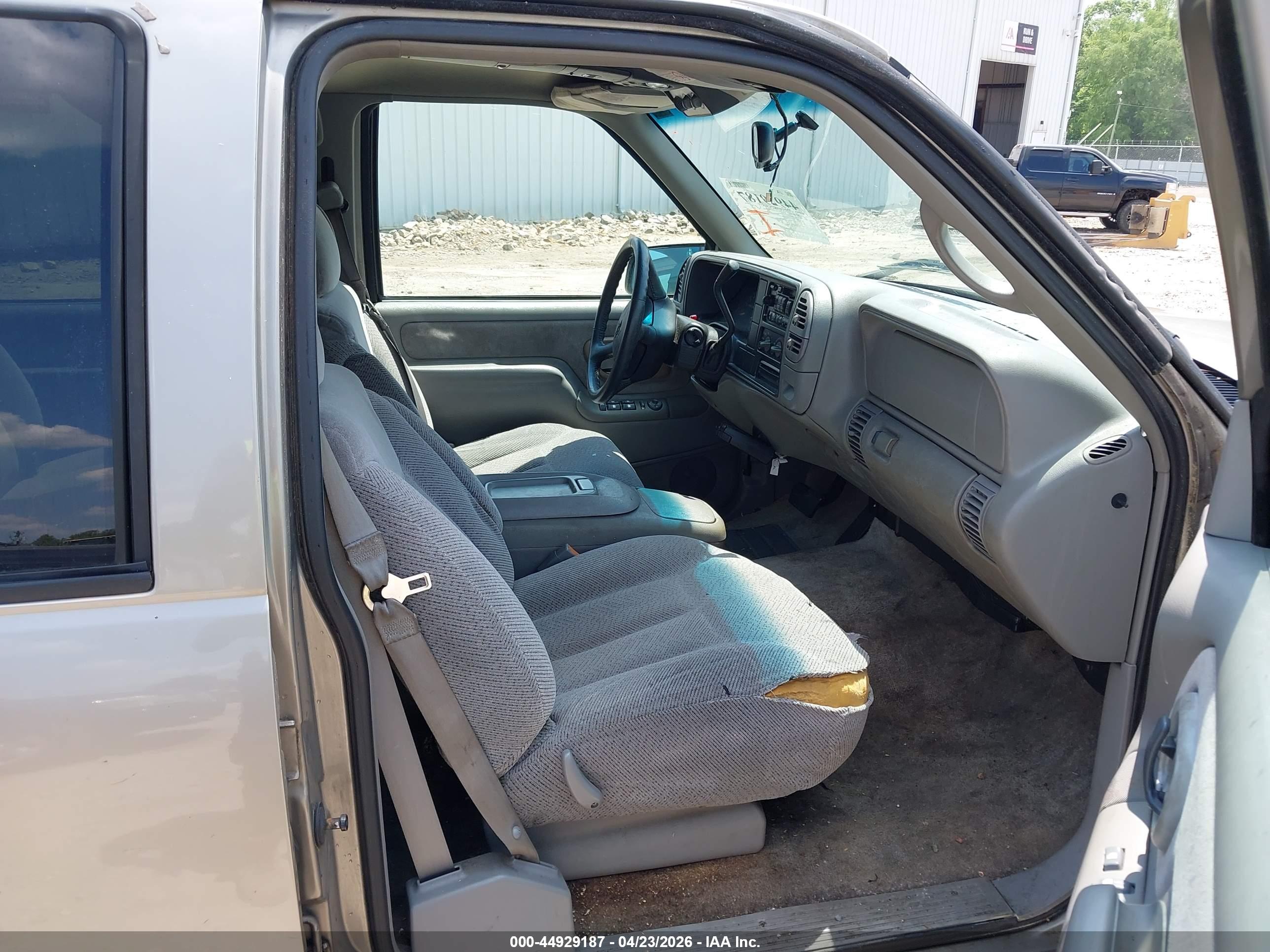 CHEVROLET SUBURBAN image 5