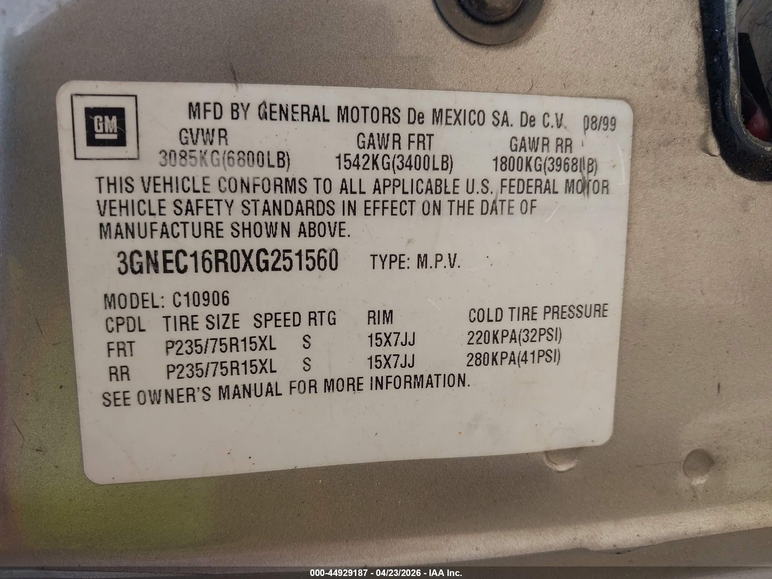 CHEVROLET SUBURBAN image 9