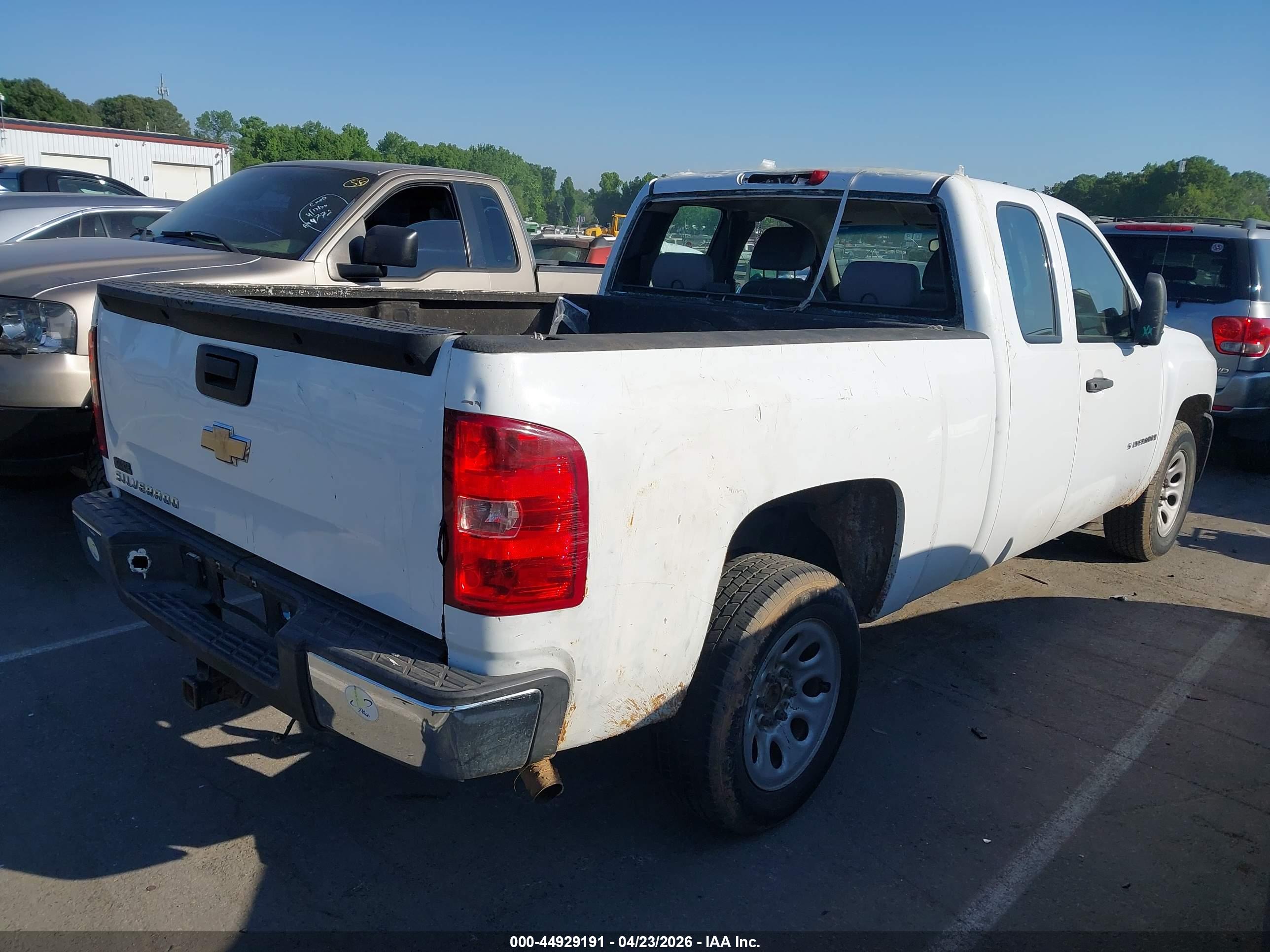 CHEVROLET SILVERADO image 4