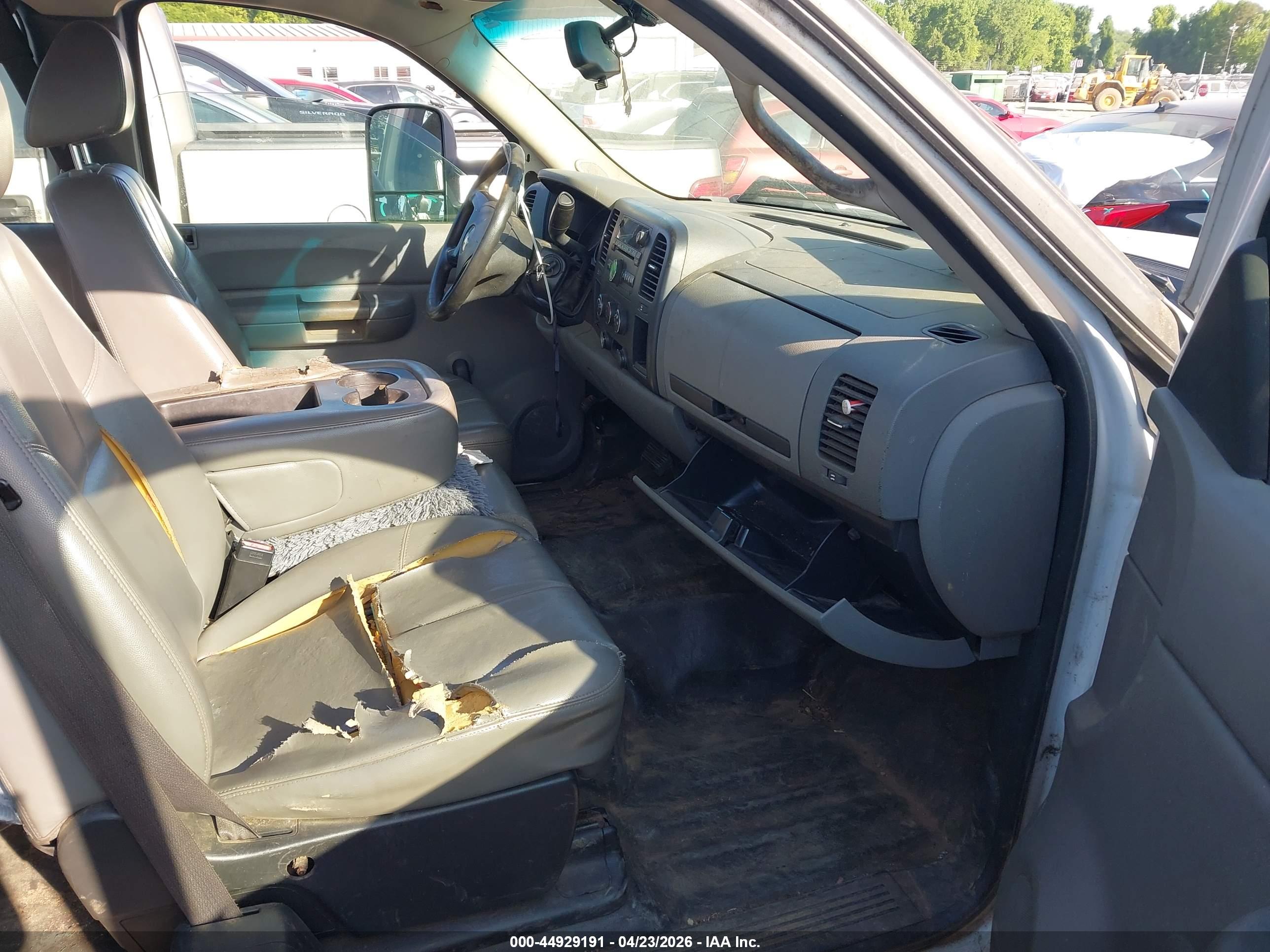 CHEVROLET SILVERADO image 5