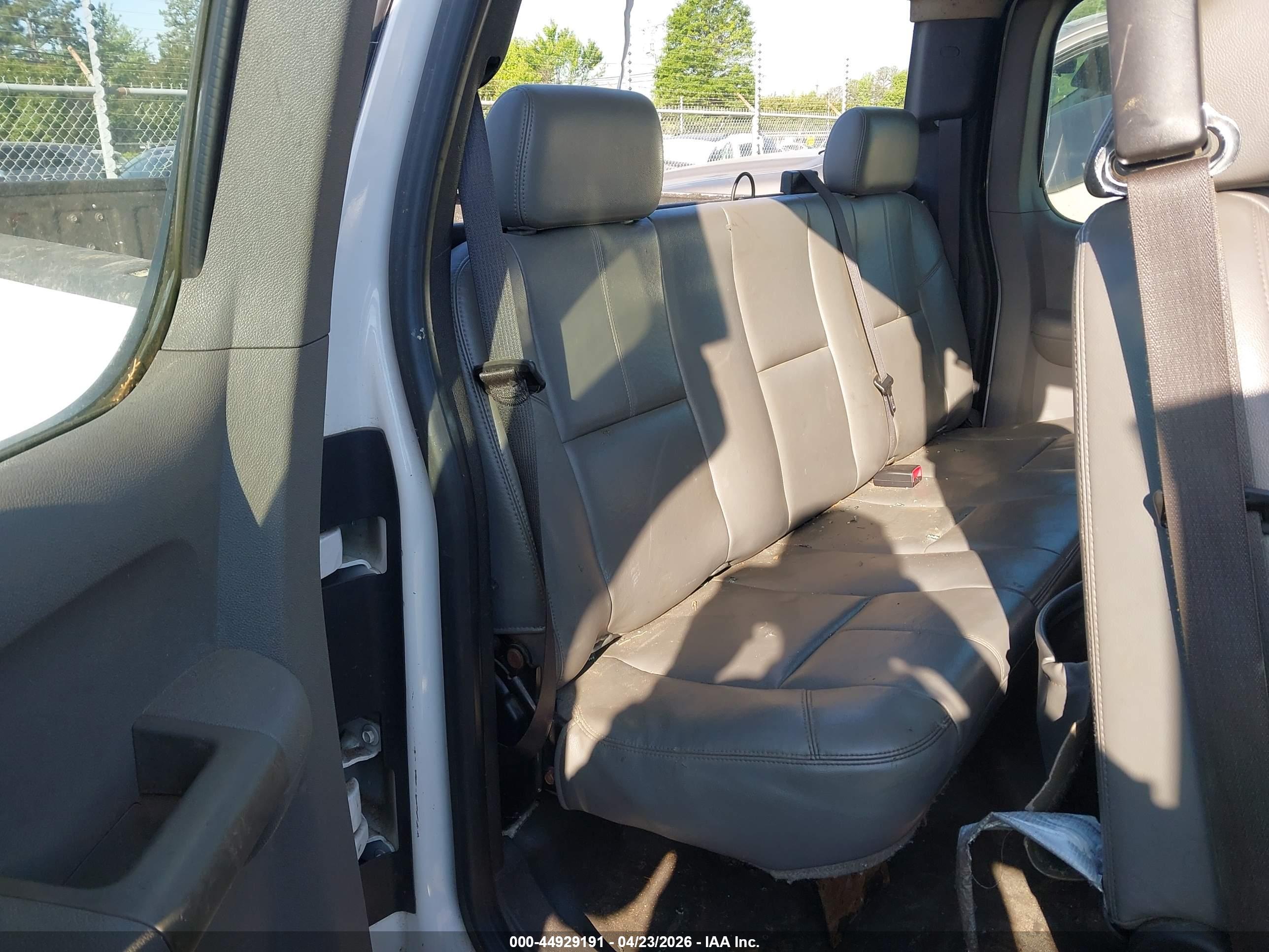 CHEVROLET SILVERADO image 8