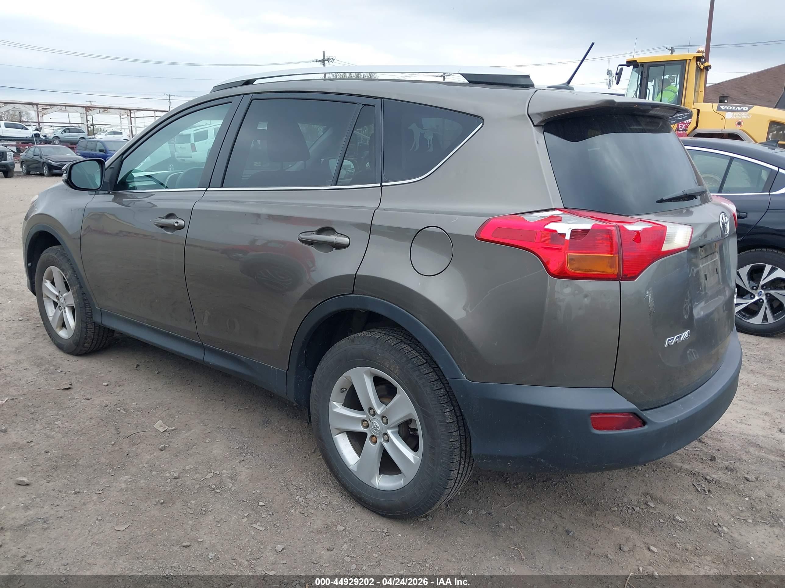 TOYOTA RAV4 image 3
