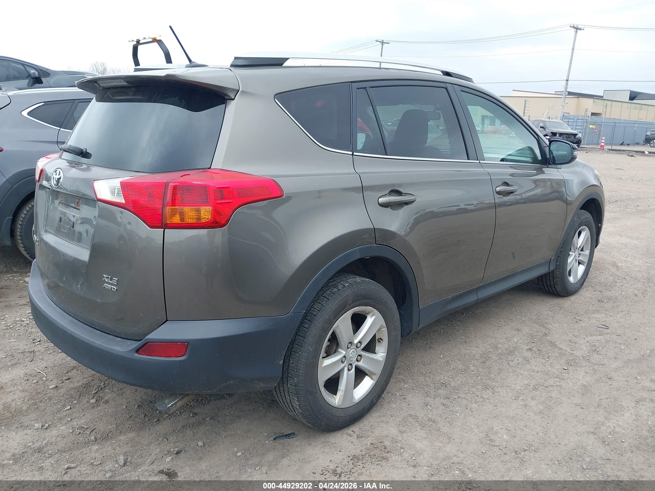 TOYOTA RAV4 image 4