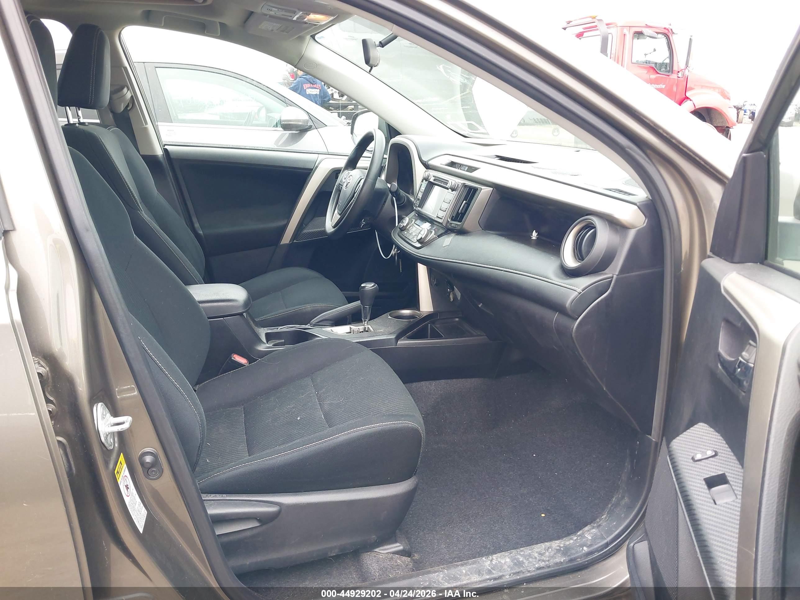 TOYOTA RAV4 image 5
