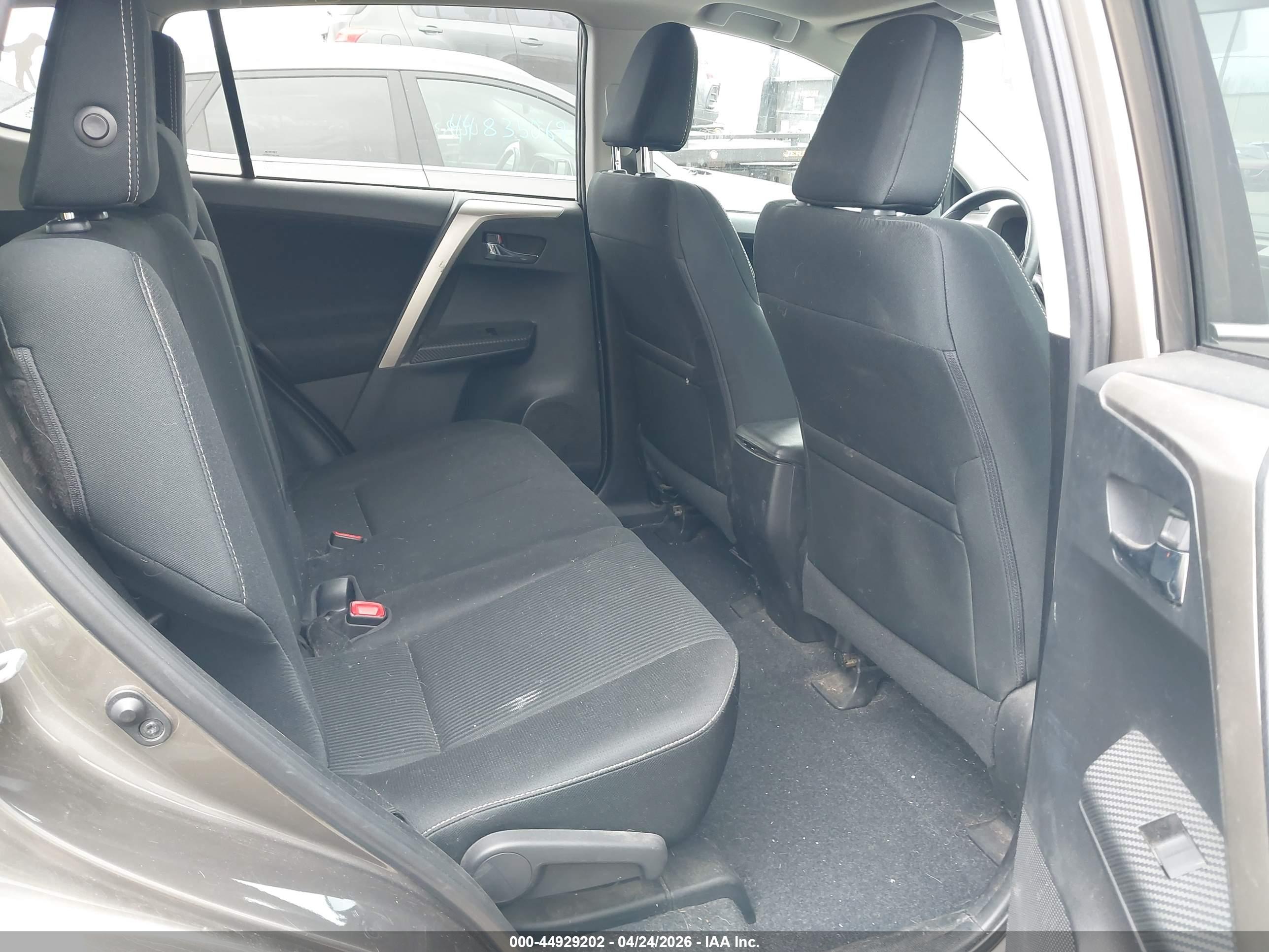 TOYOTA RAV4 image 8