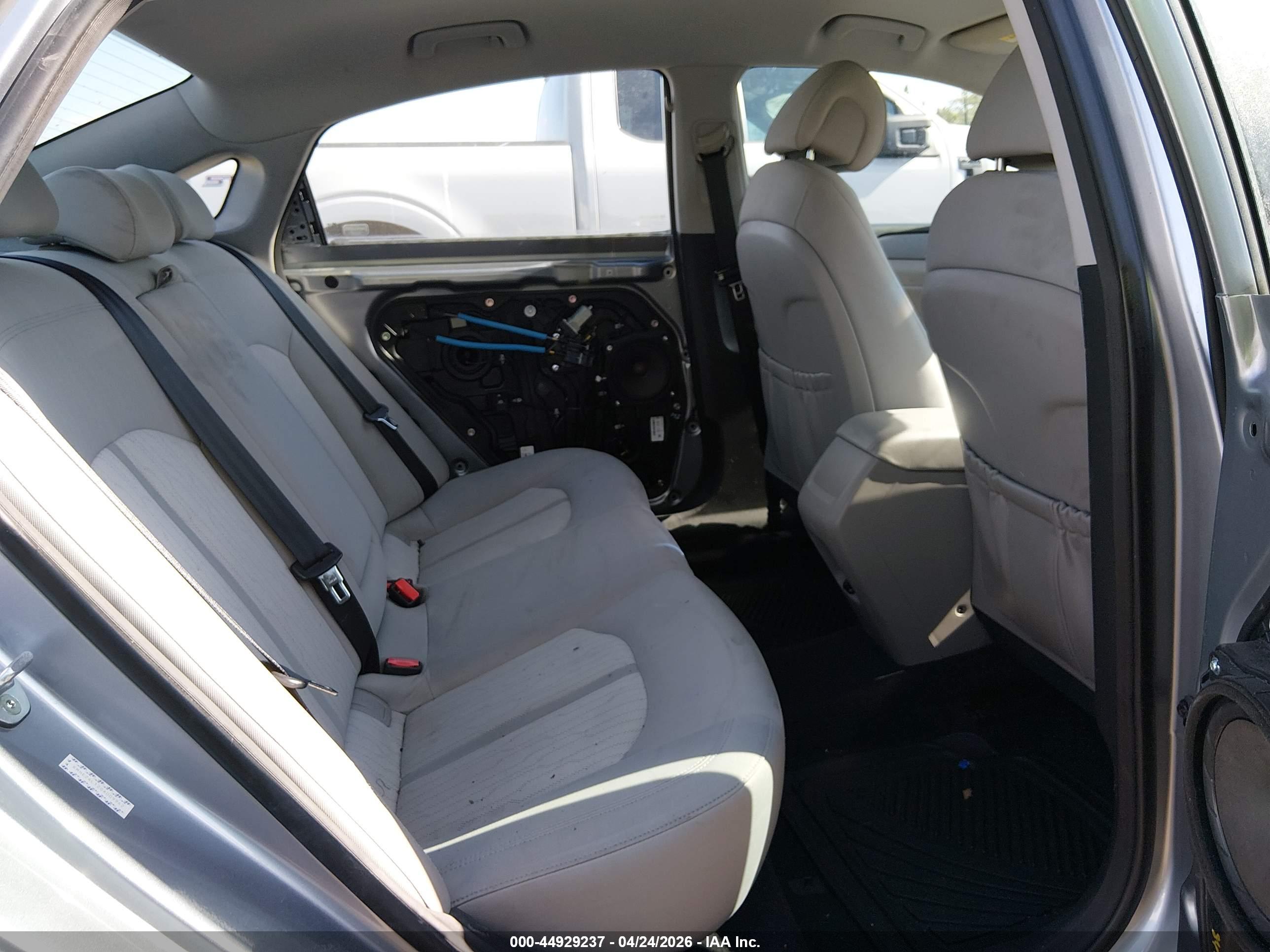 HYUNDAI SONATA image 8