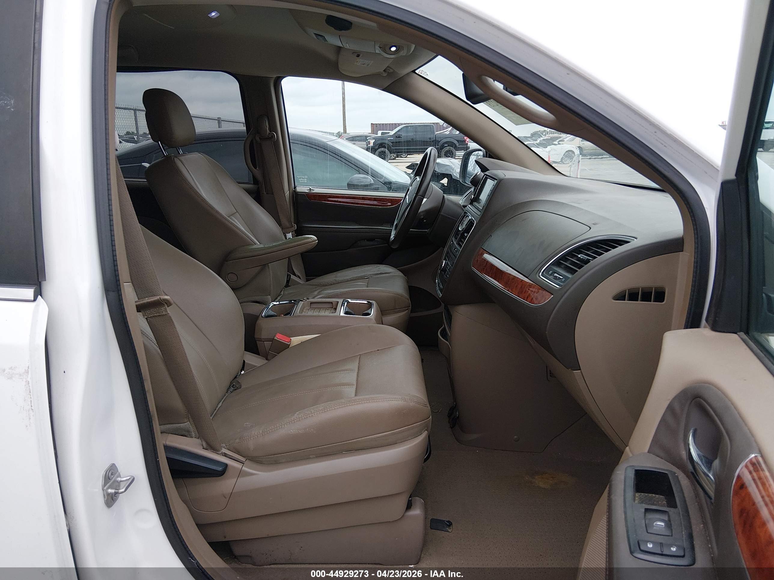 CHRYSLER TOWN image 5