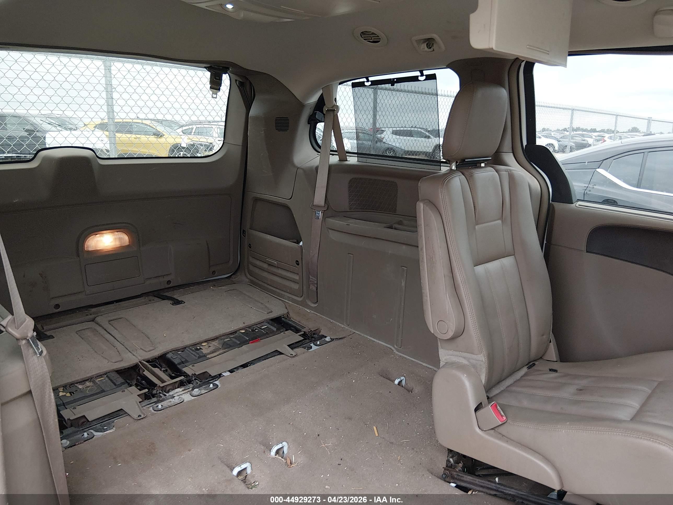 CHRYSLER TOWN image 8