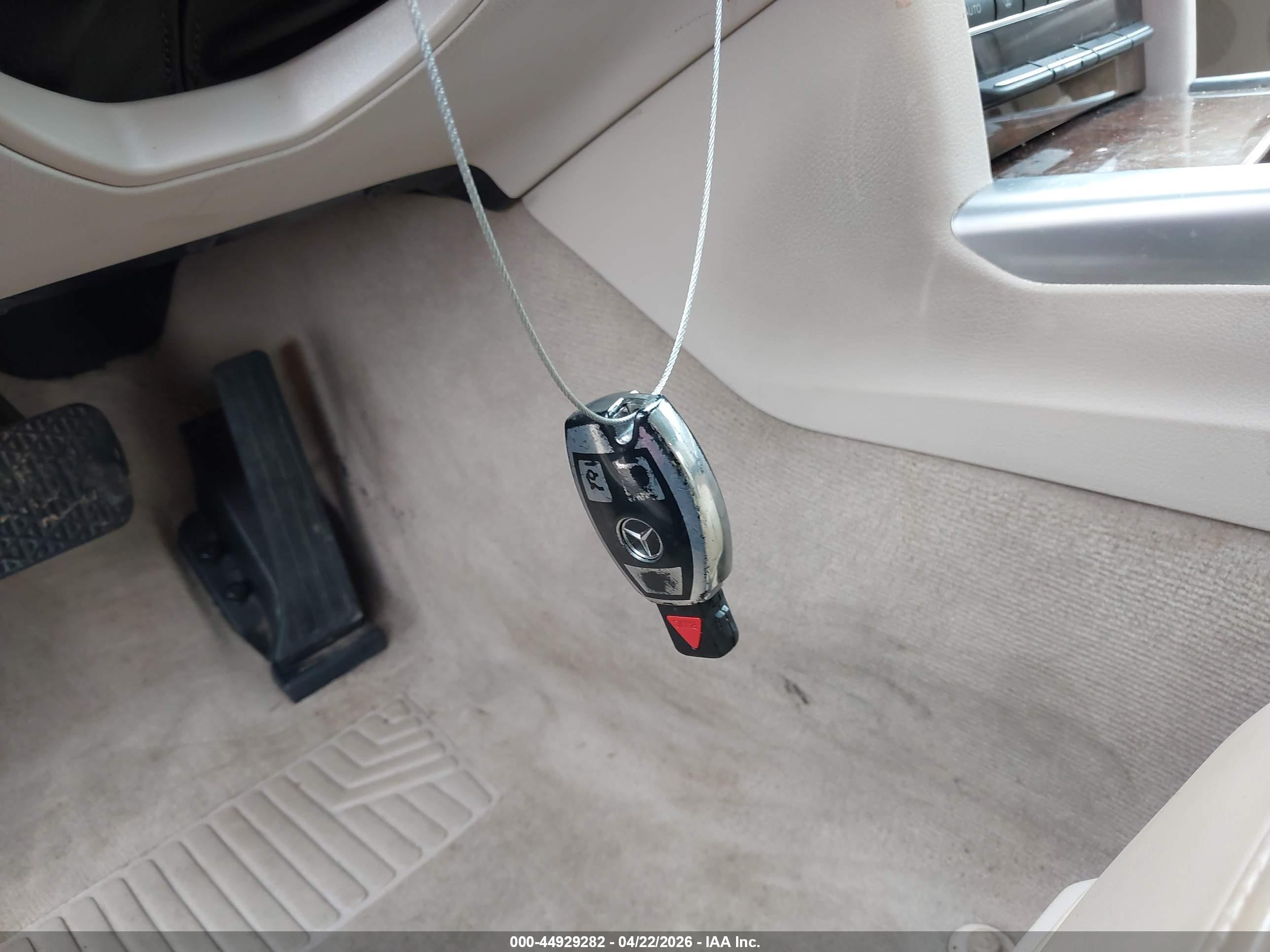 MERCEDES-BENZ E image 11