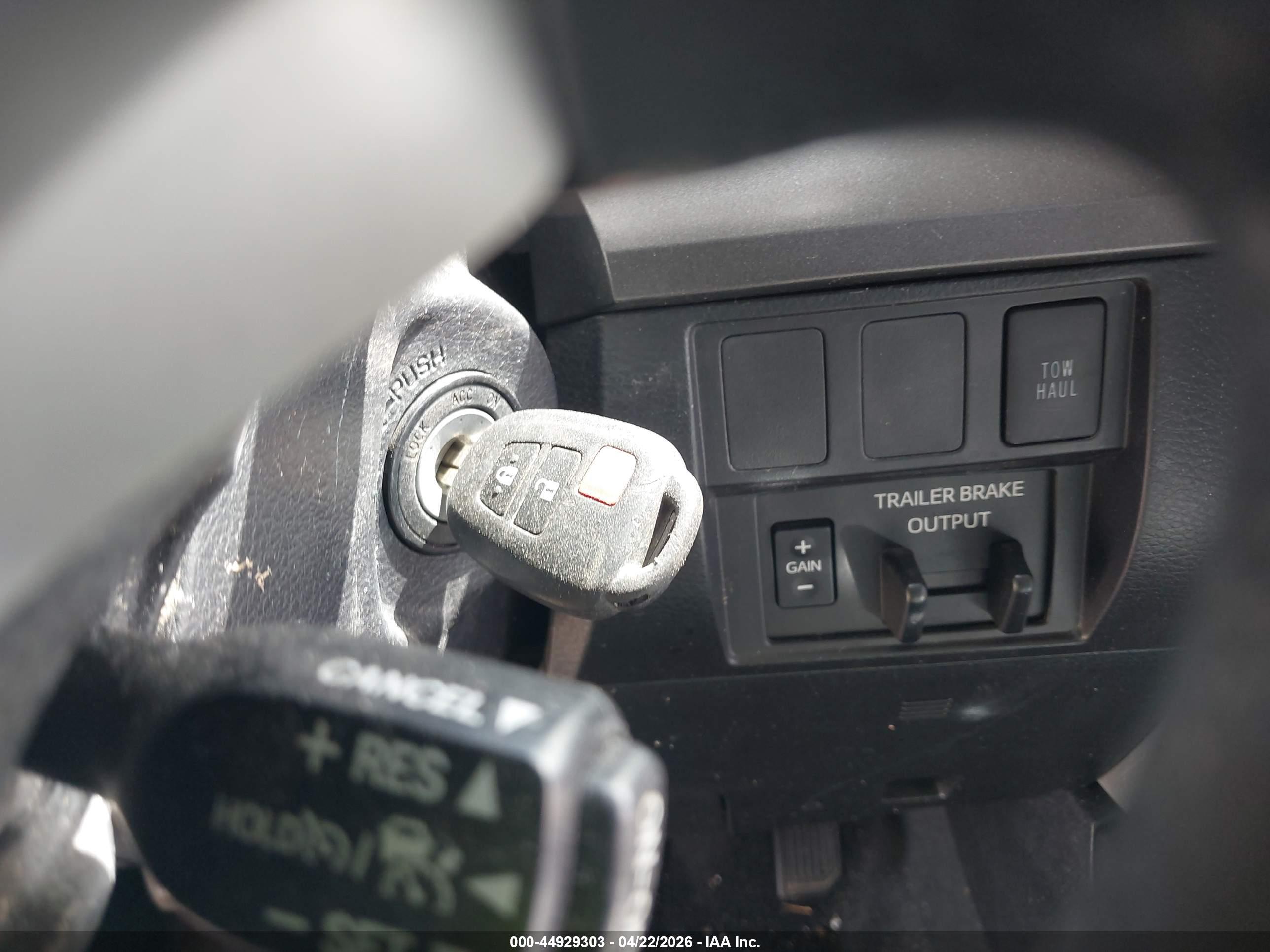 TOYOTA TUNDRA image 11