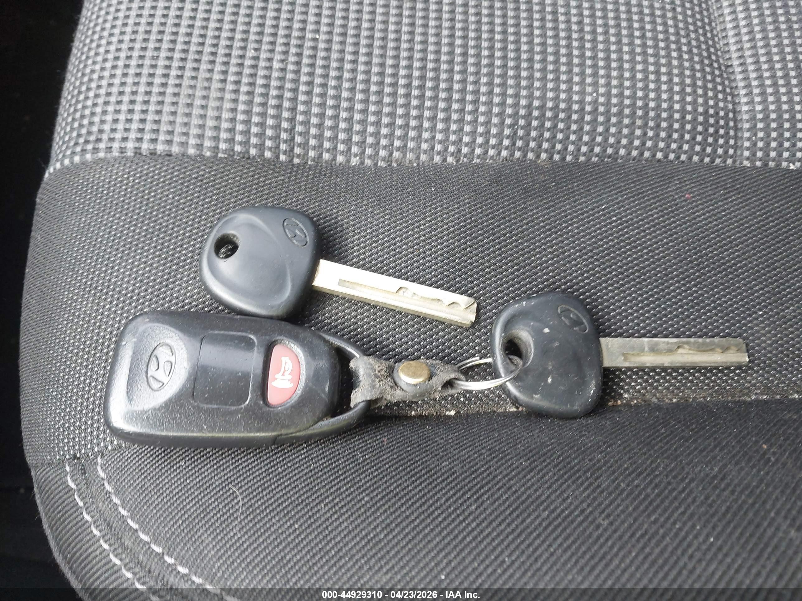 HYUNDAI ELANTRA image 11