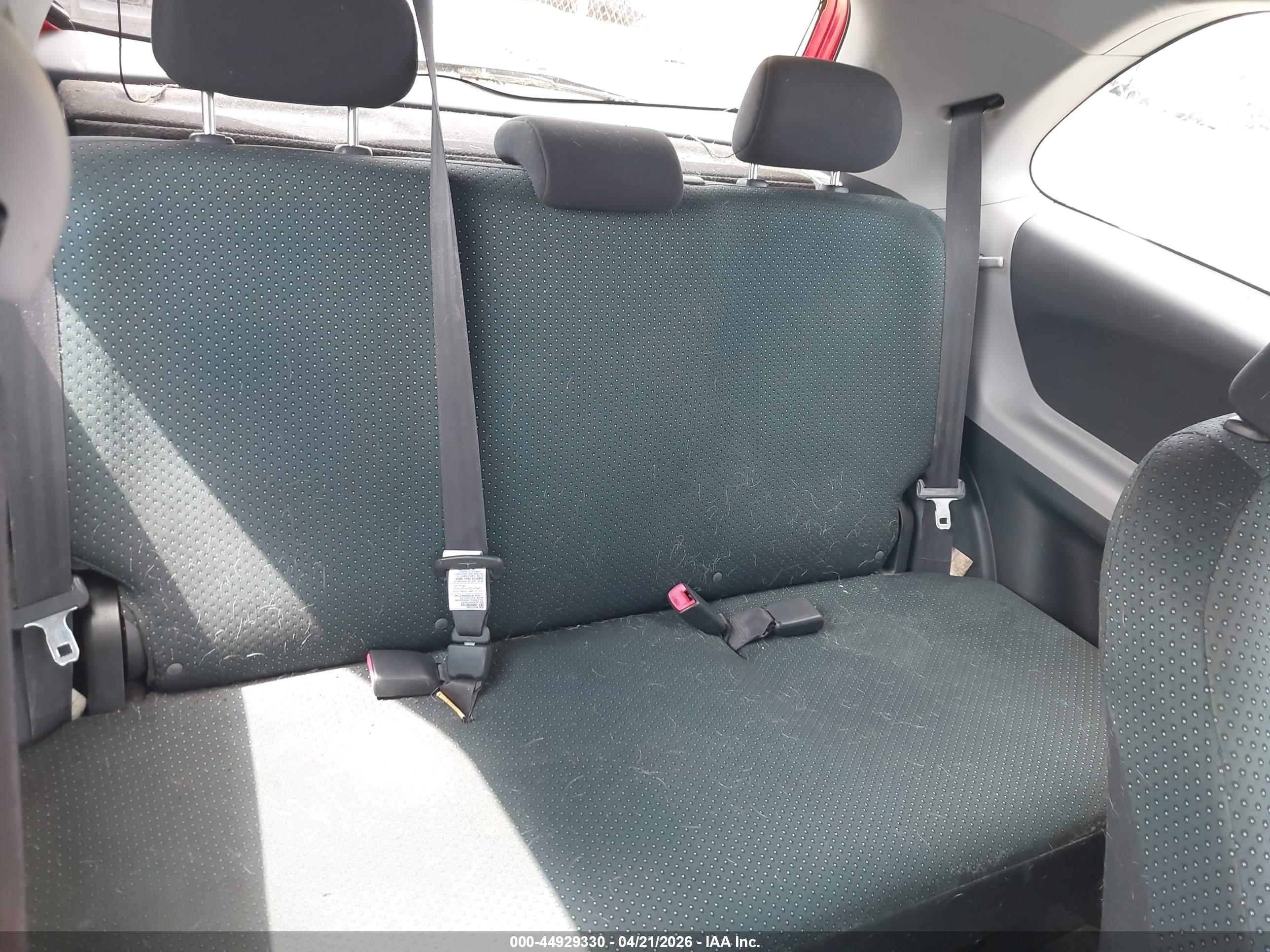 TOYOTA YARIS image 8