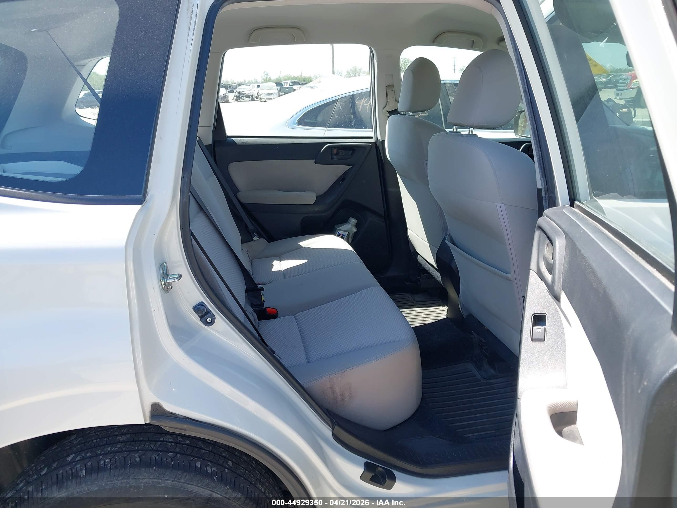 SUBARU FORESTER image 8