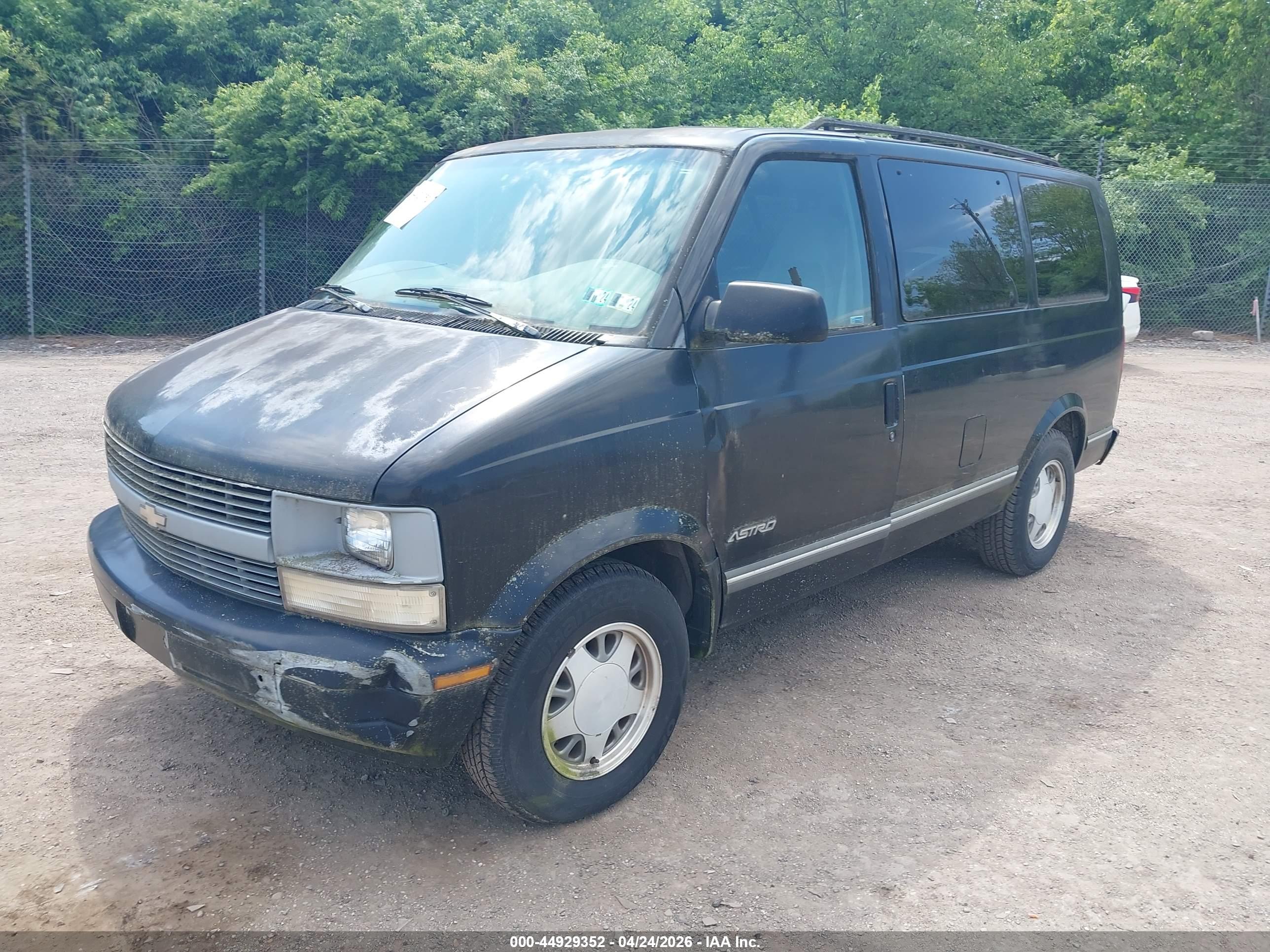CHEVROLET ASTRO image 2