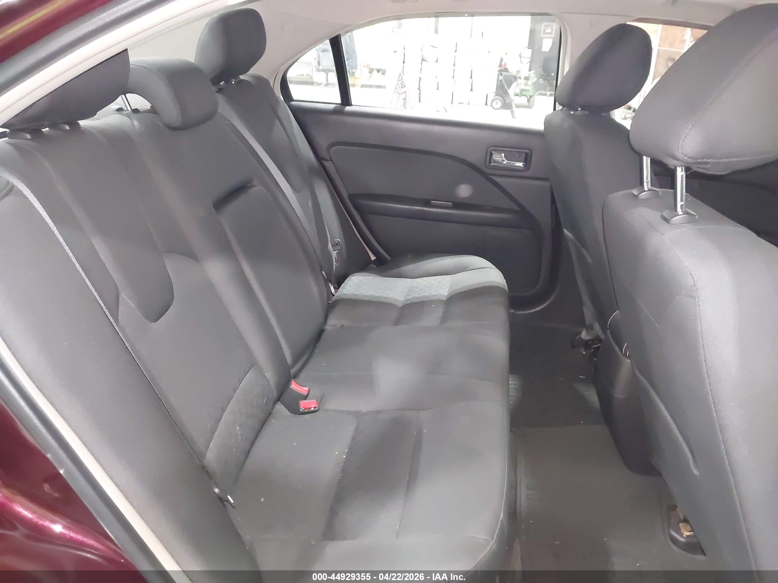 FORD FUSION image 8