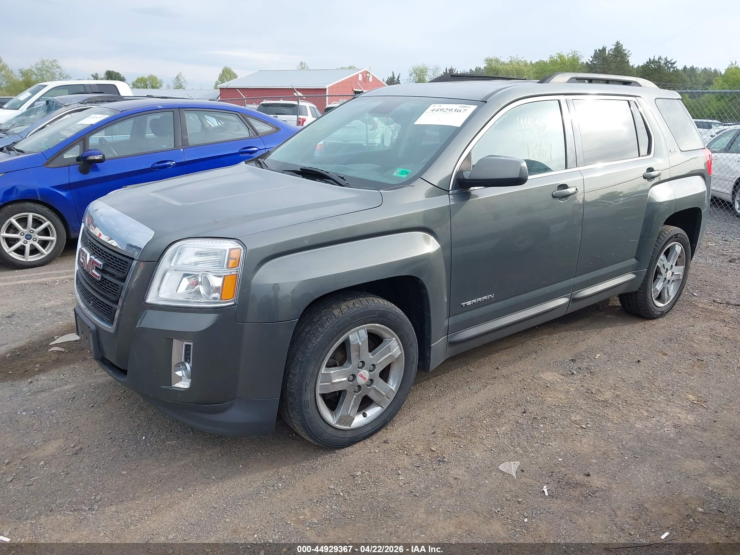 GMC TERRAIN image 2