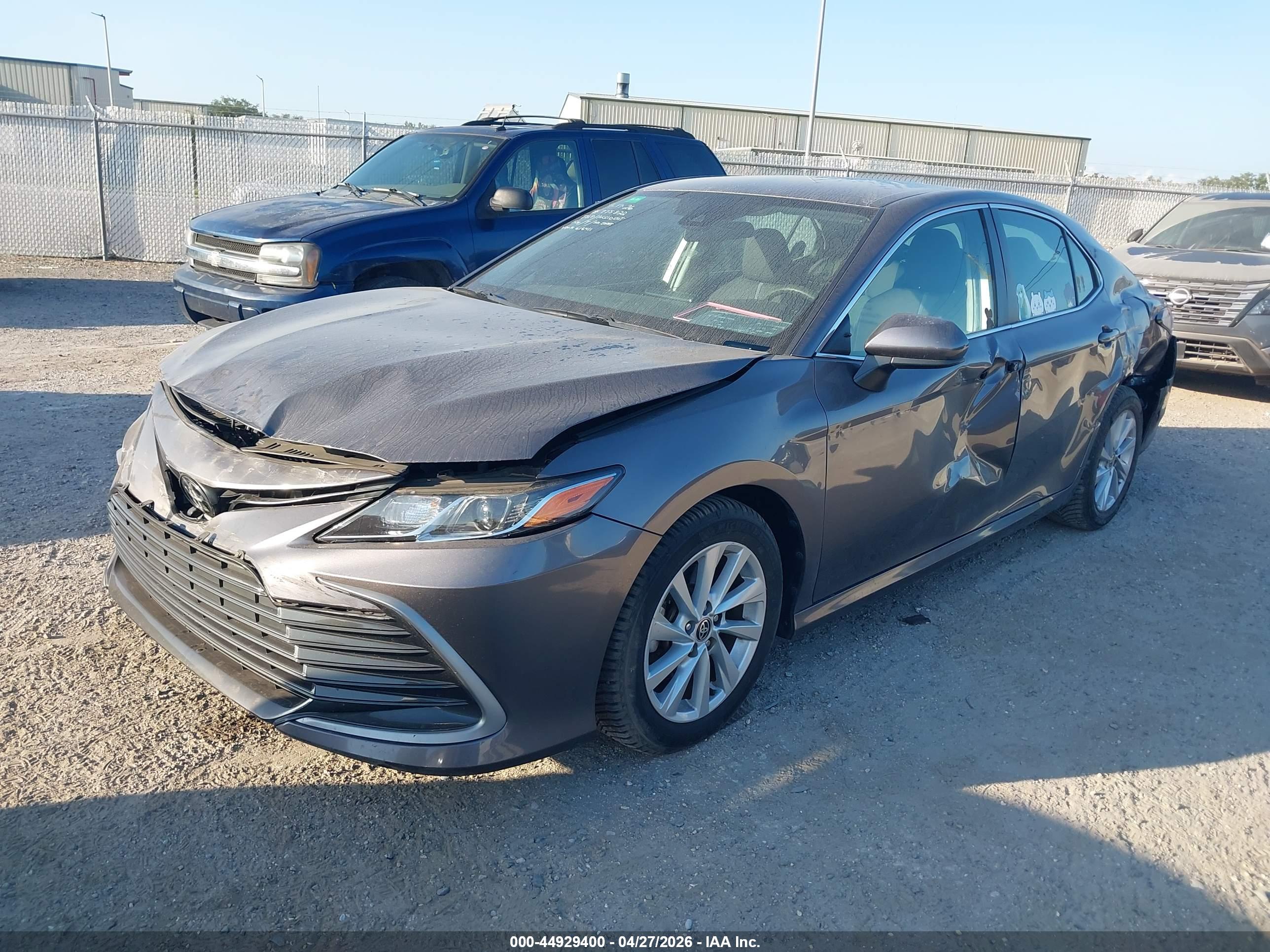 TOYOTA CAMRY image 2