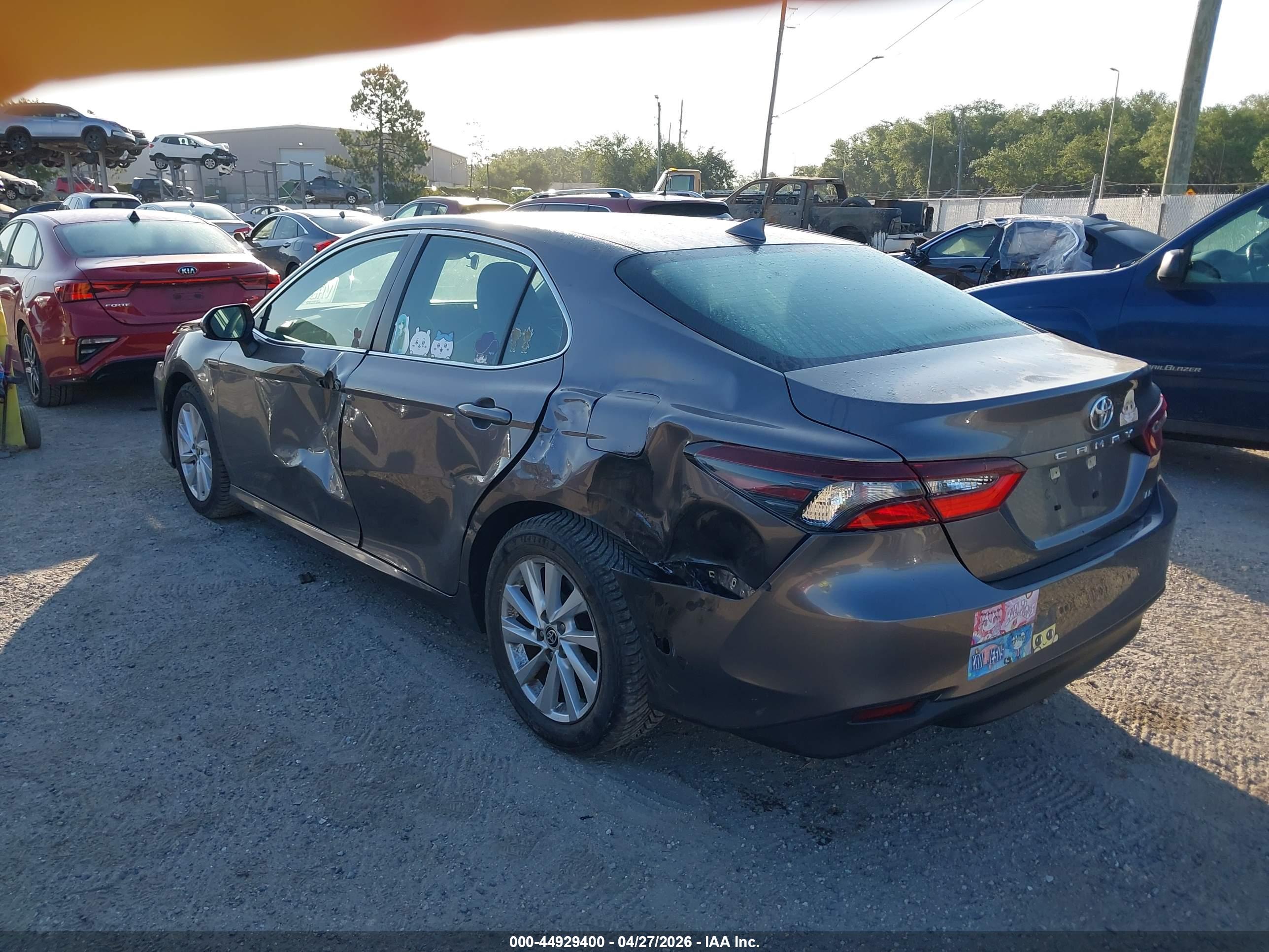 TOYOTA CAMRY image 3