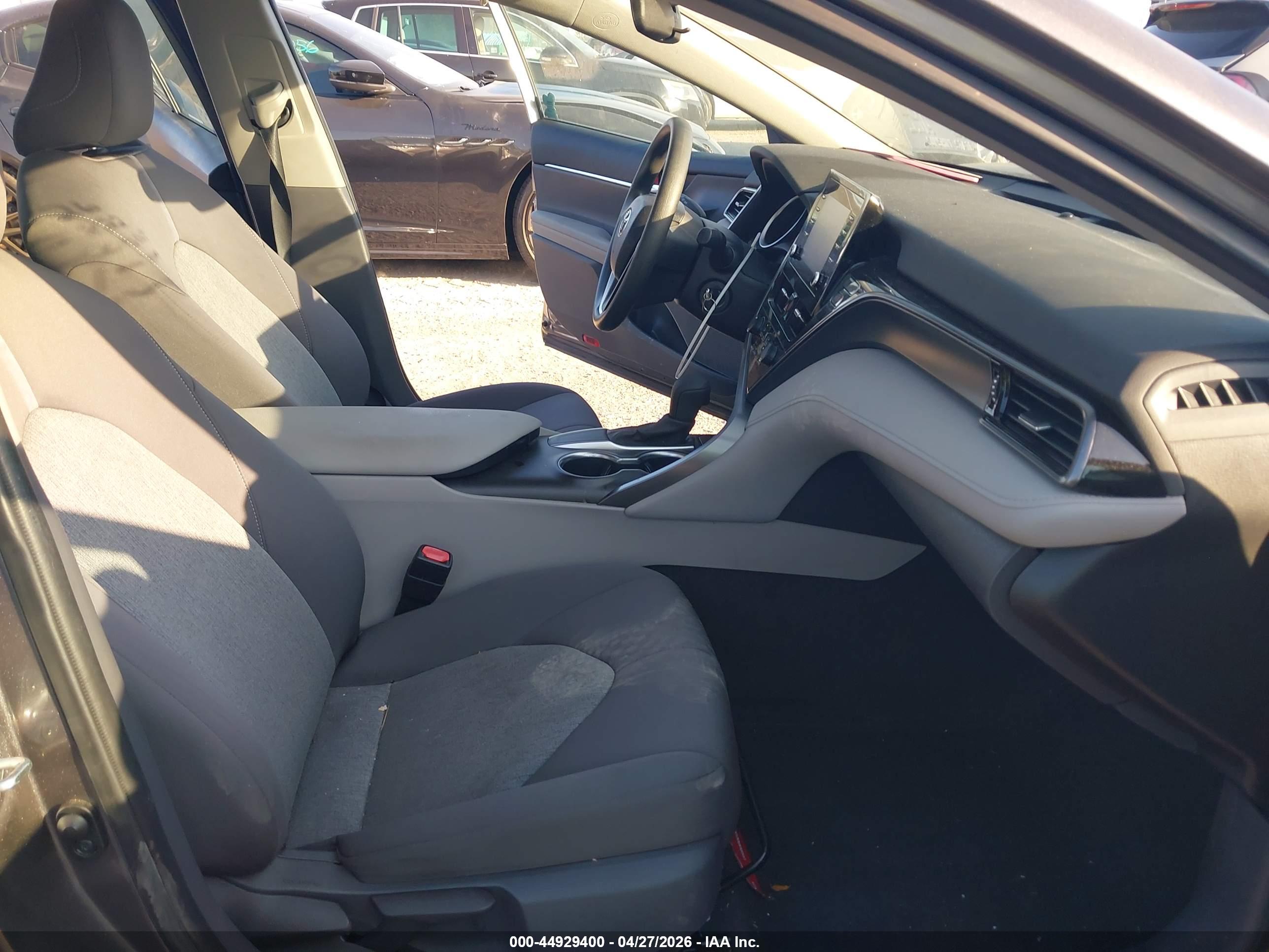 TOYOTA CAMRY image 5