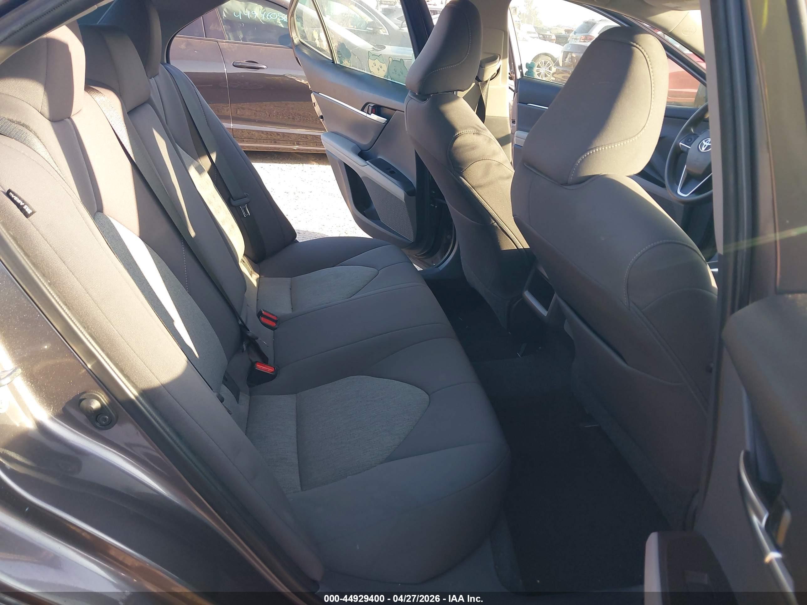 TOYOTA CAMRY image 8