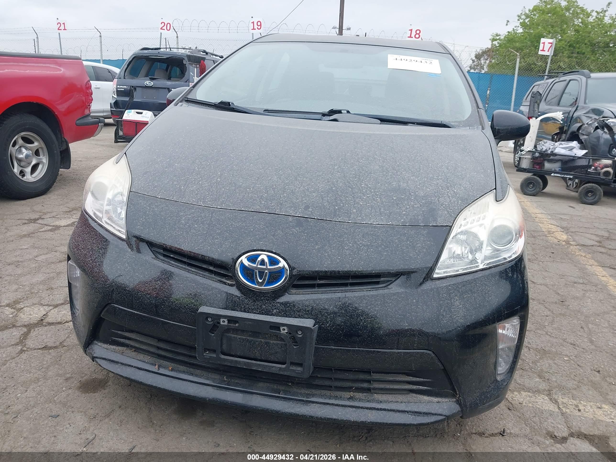 TOYOTA PRIUS image 6