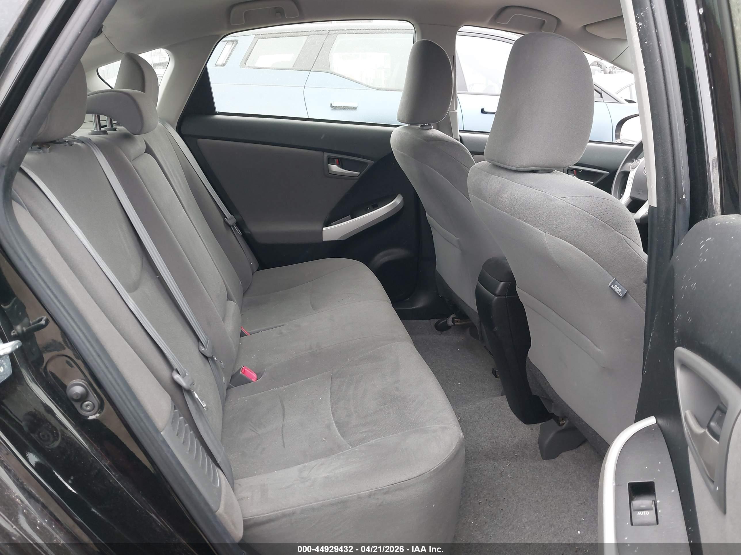 TOYOTA PRIUS image 8