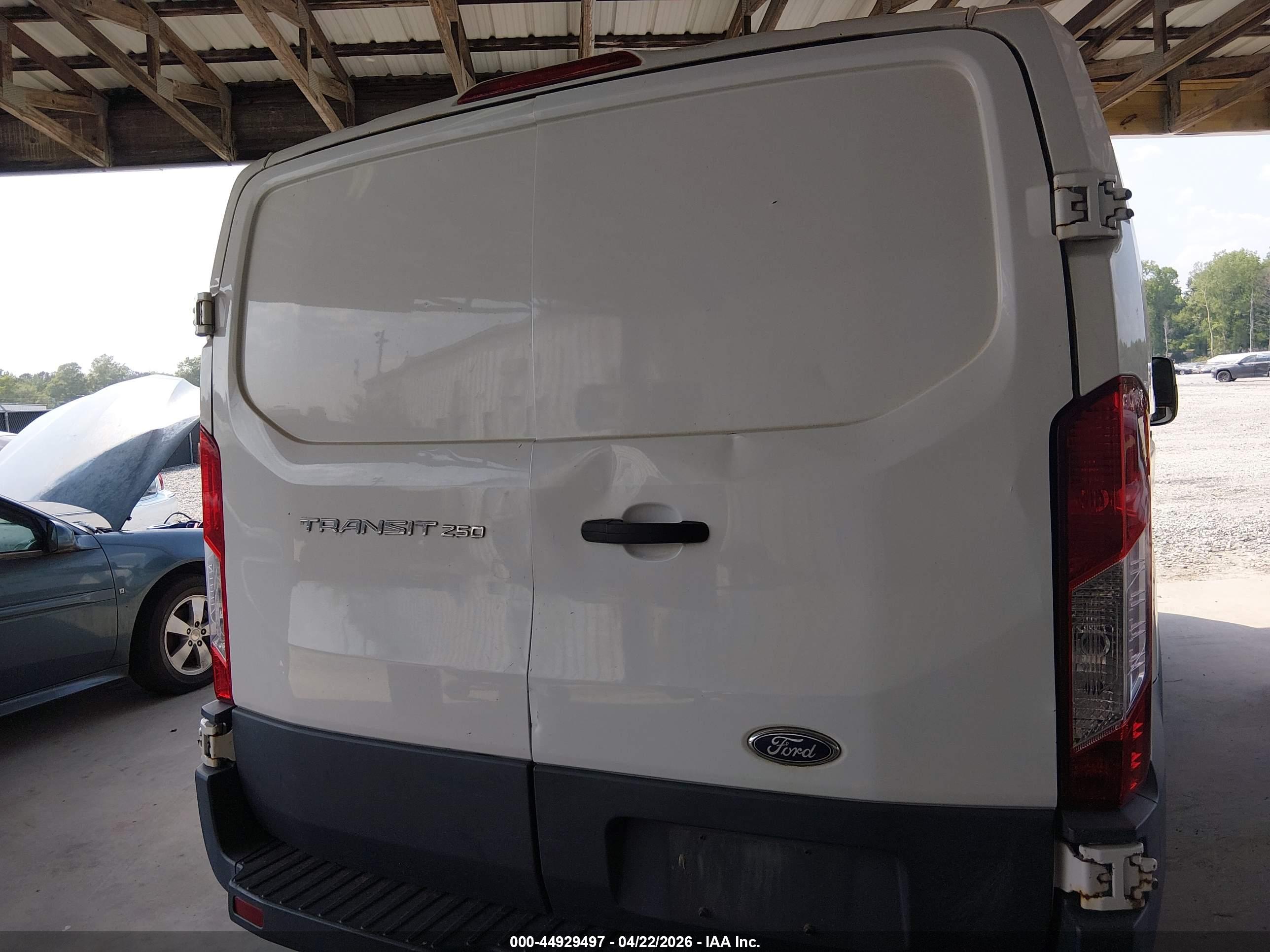 FORD TRANSIT-250 image 6