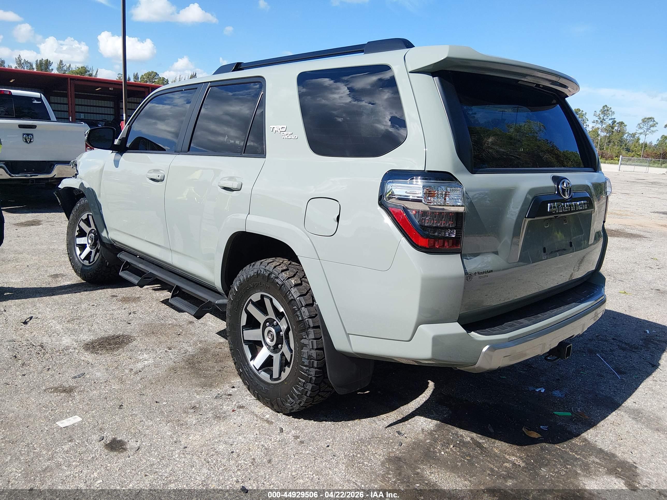 TOYOTA 4RUNNER image 3