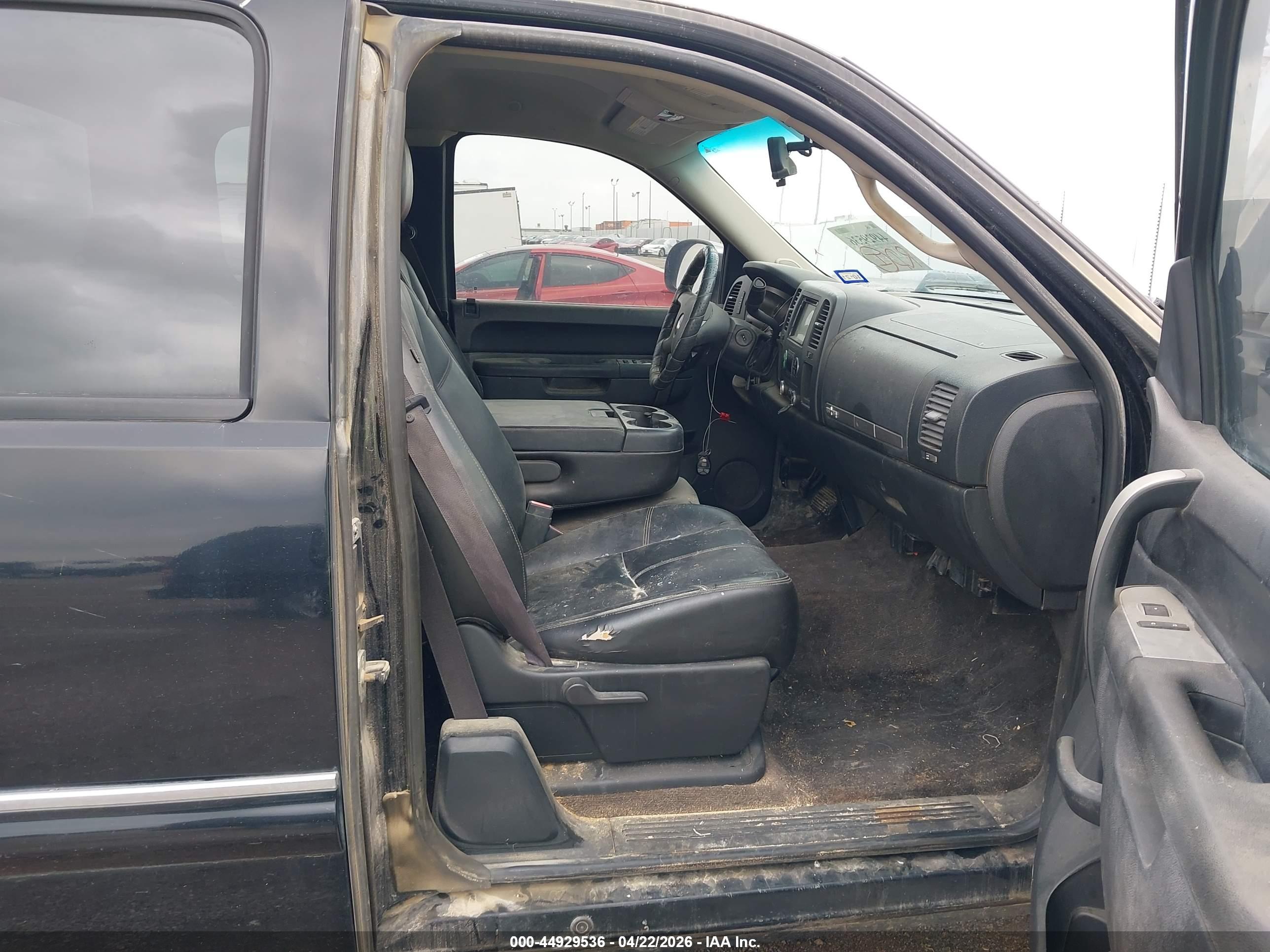 CHEVROLET SILVERADO image 5