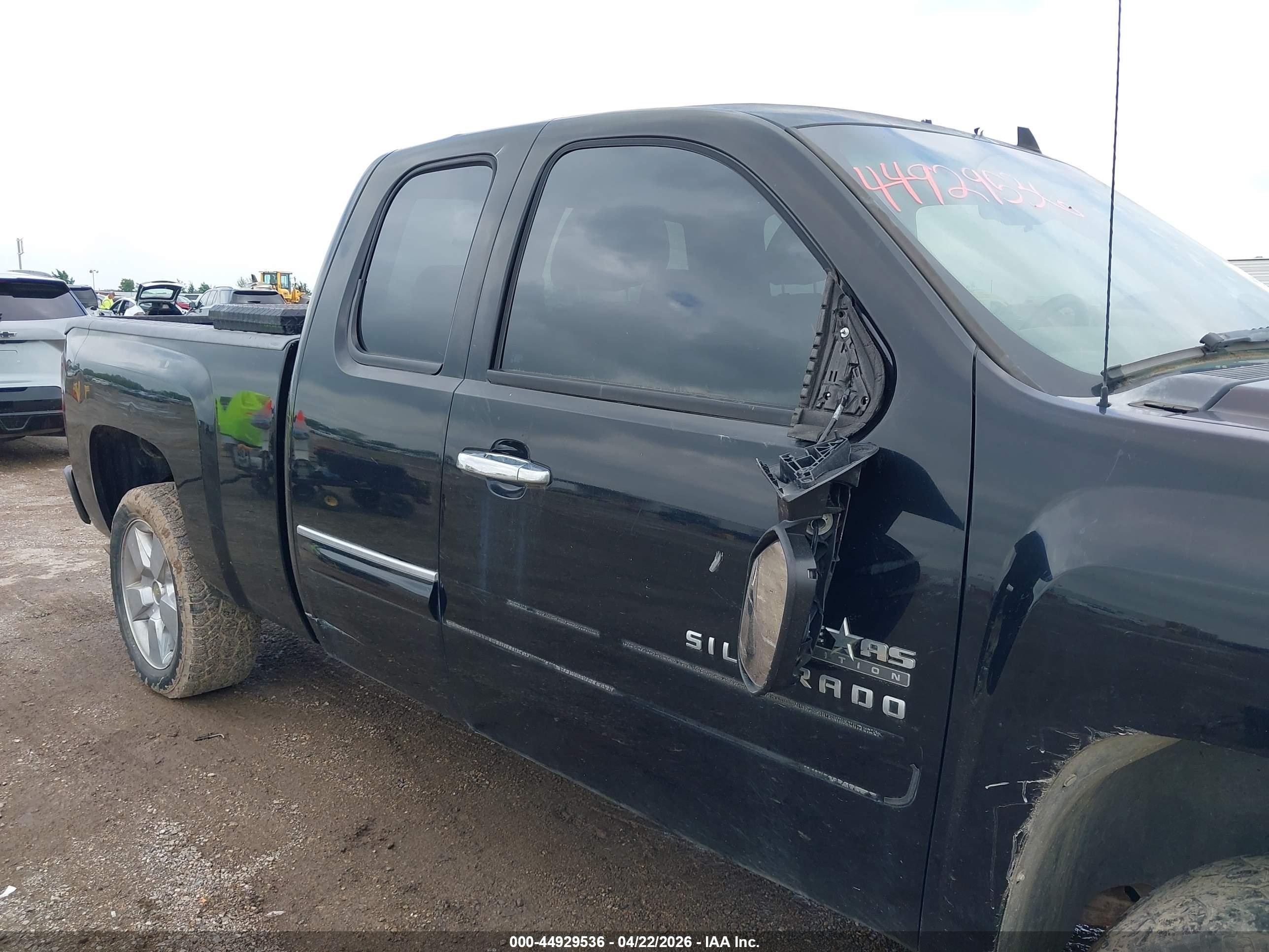 CHEVROLET SILVERADO image 6