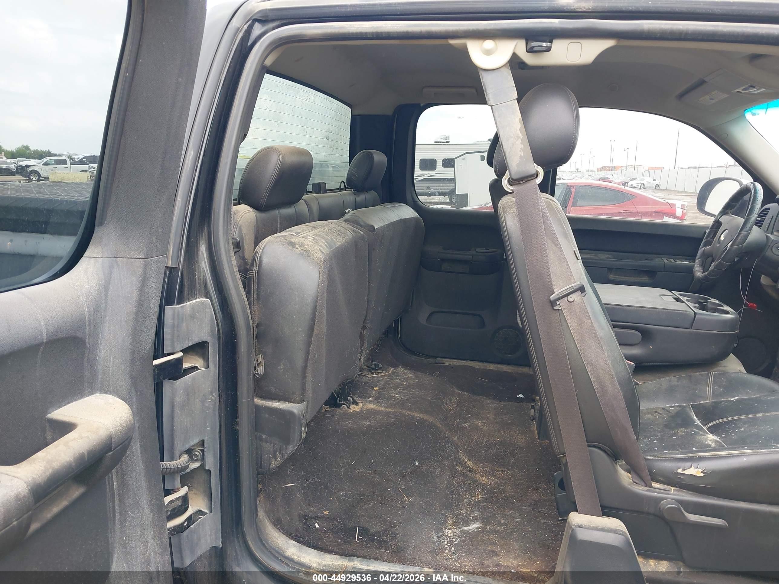 CHEVROLET SILVERADO image 8