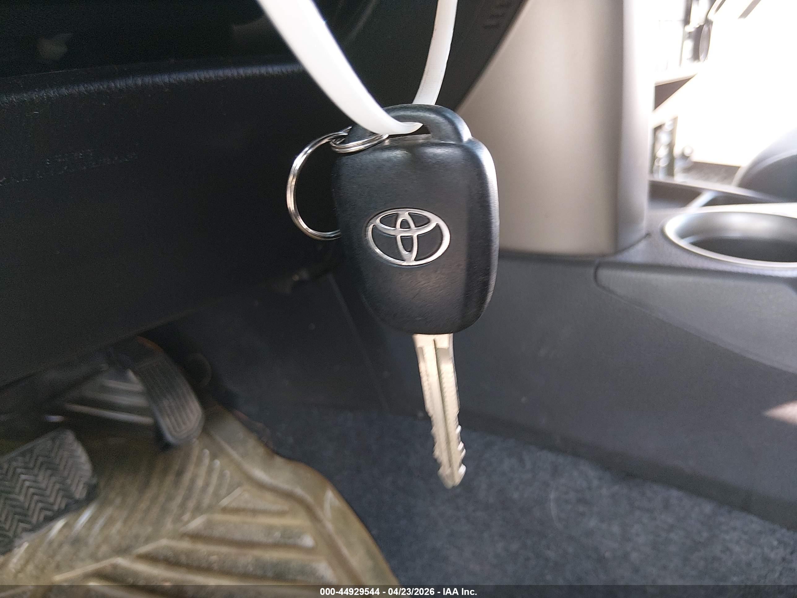 TOYOTA RAV4 image 11