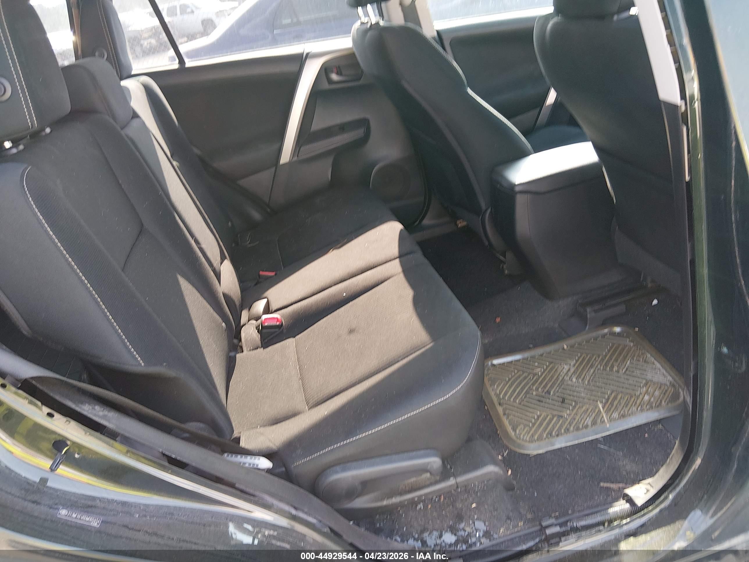TOYOTA RAV4 image 8