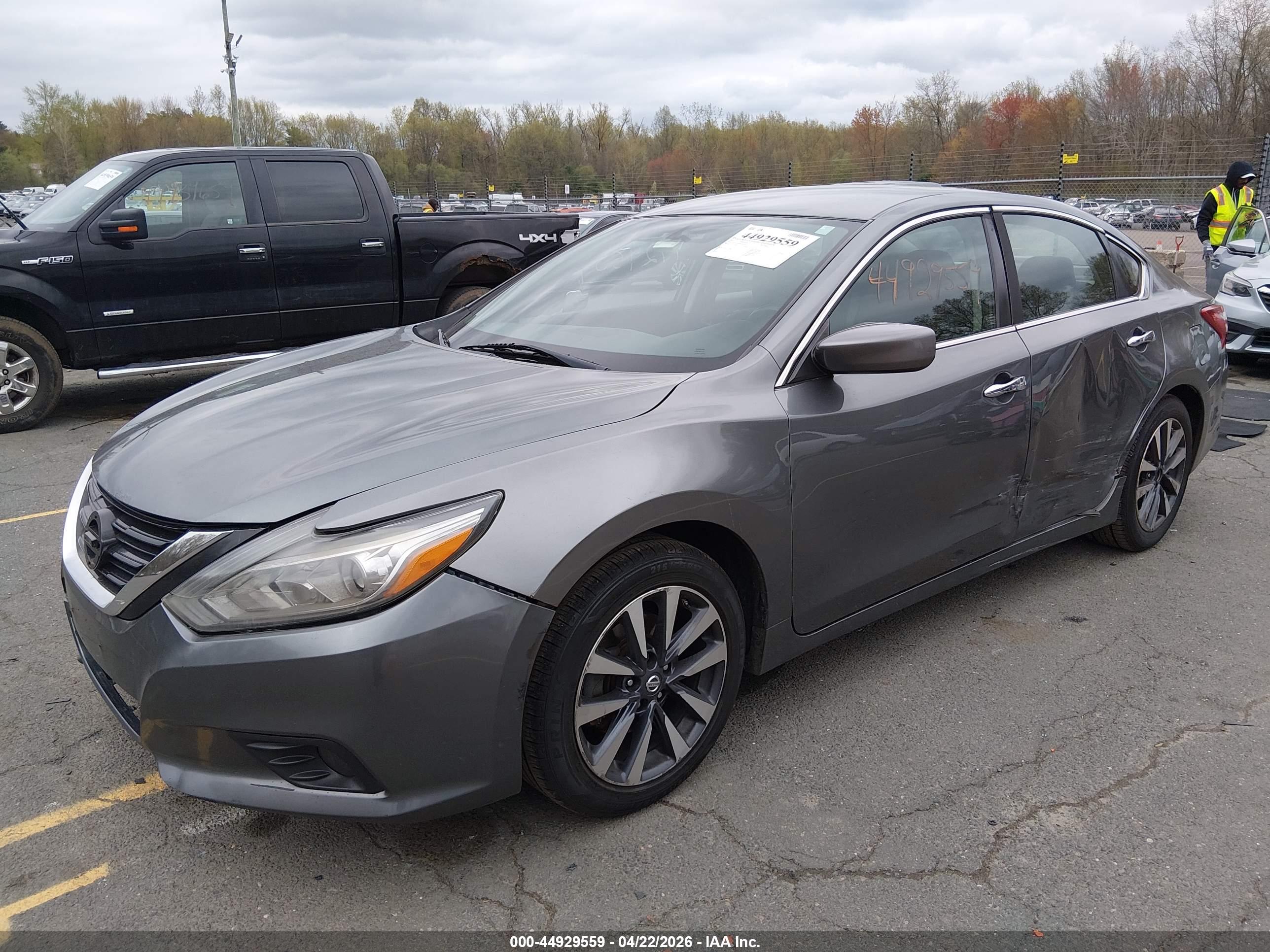 NISSAN ALTIMA image 2