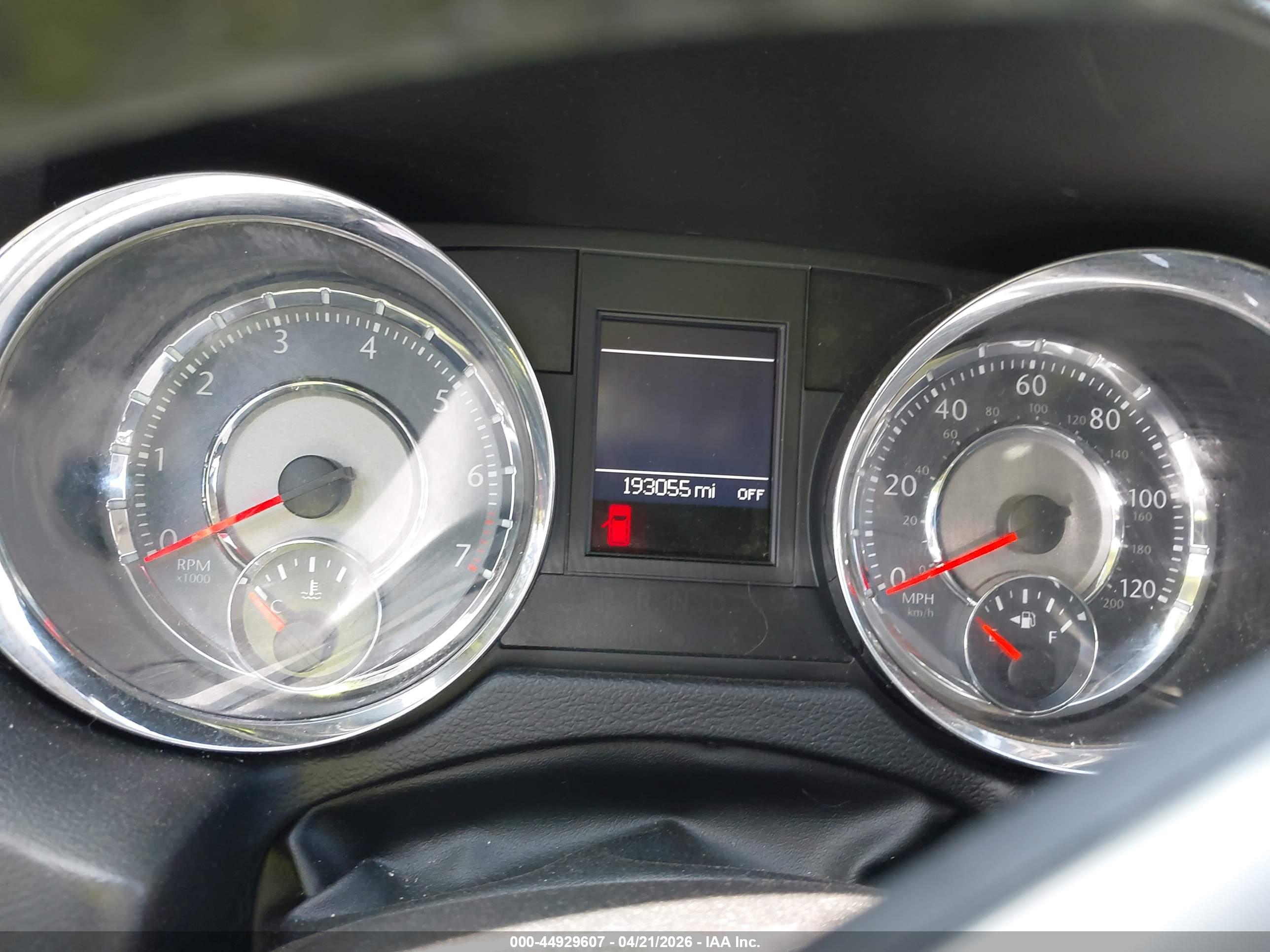 CHRYSLER TOWN image 7