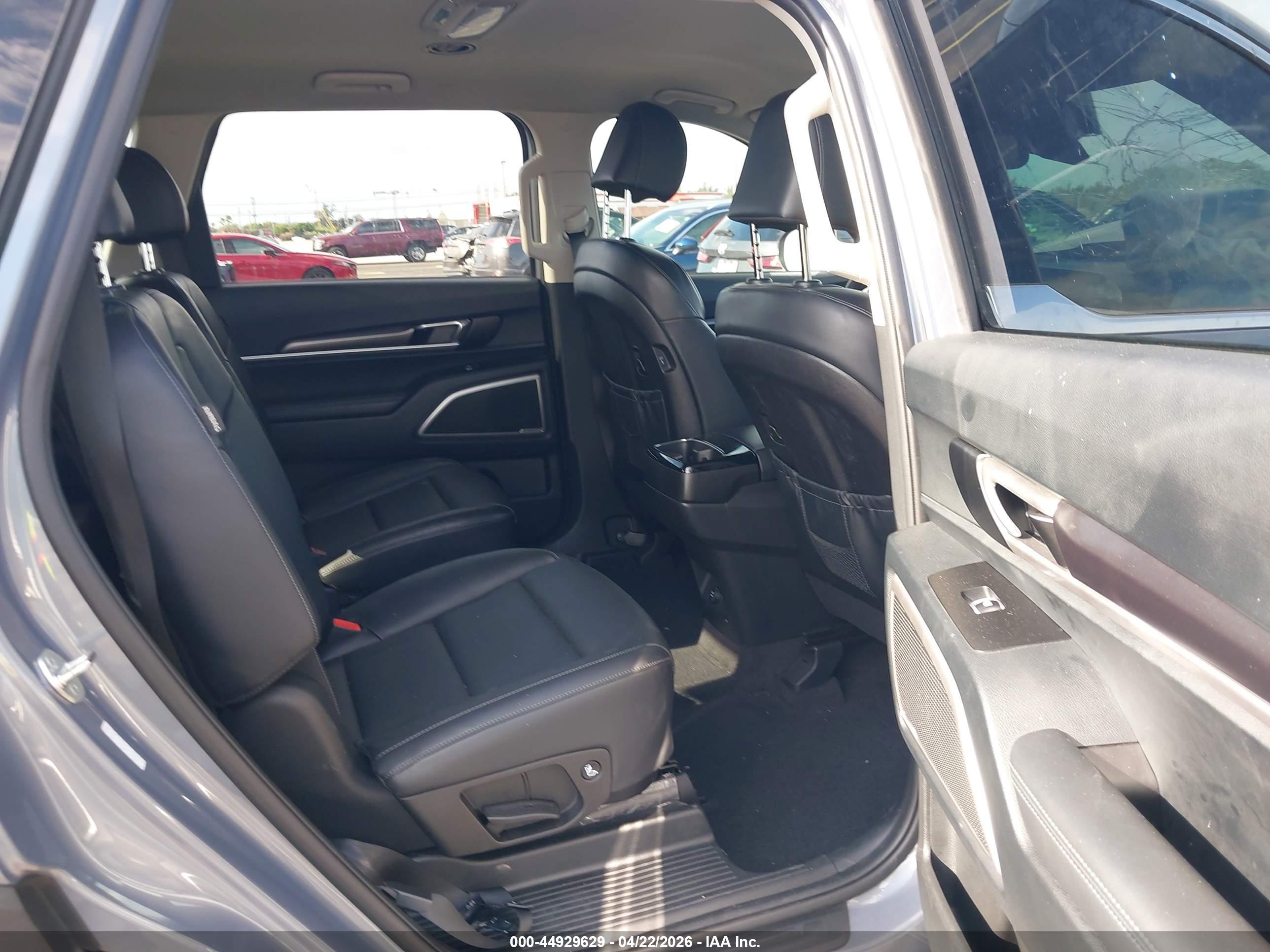 KIA TELLURIDE image 8