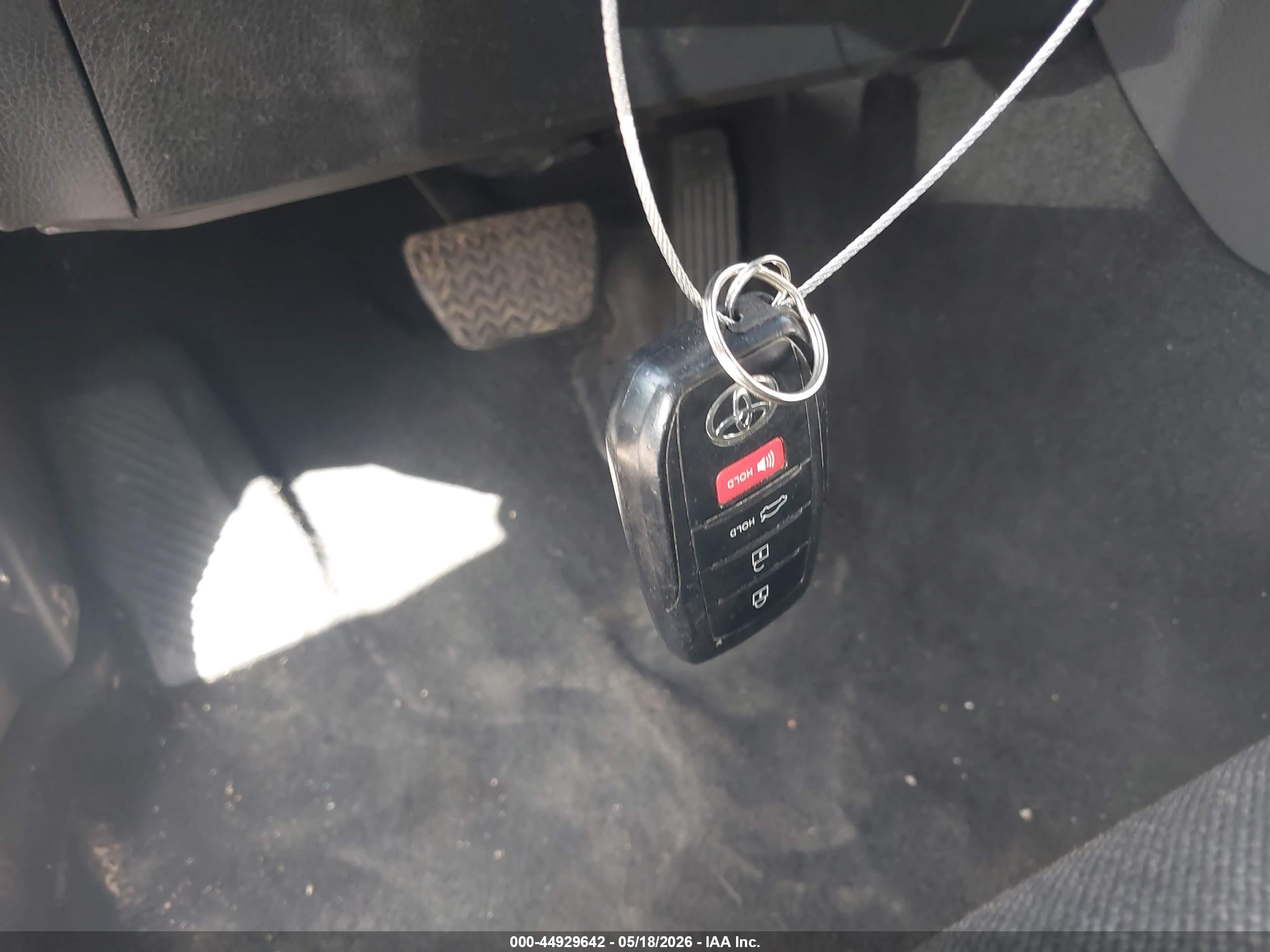 TOYOTA CAMRY image 11
