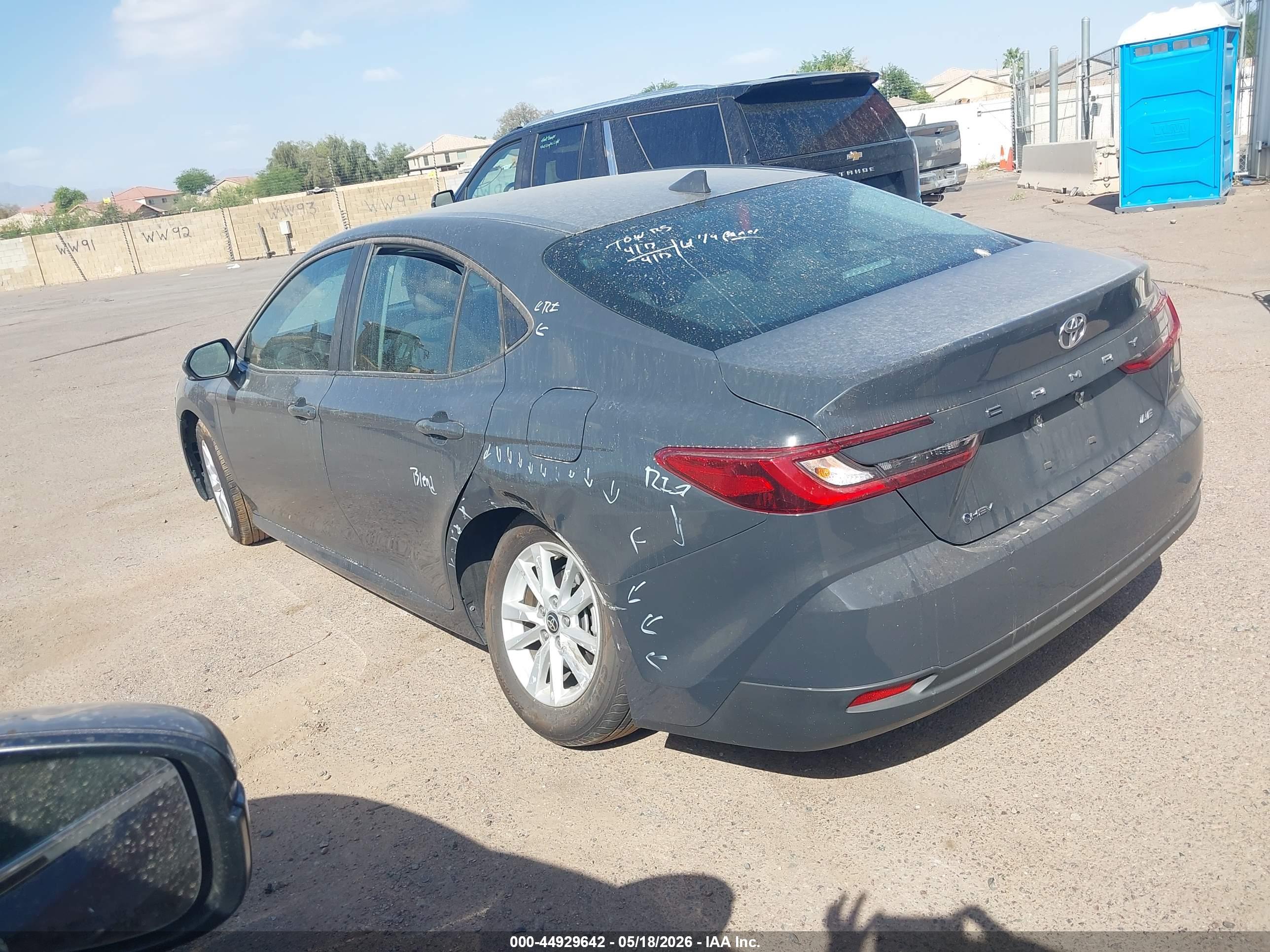 TOYOTA CAMRY image 3