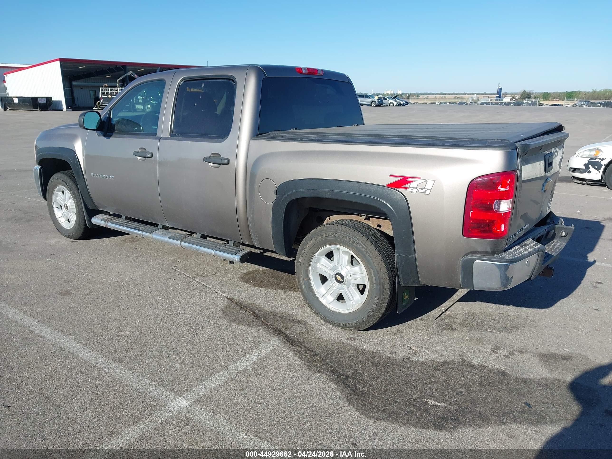 CHEVROLET SILVERADO image 3