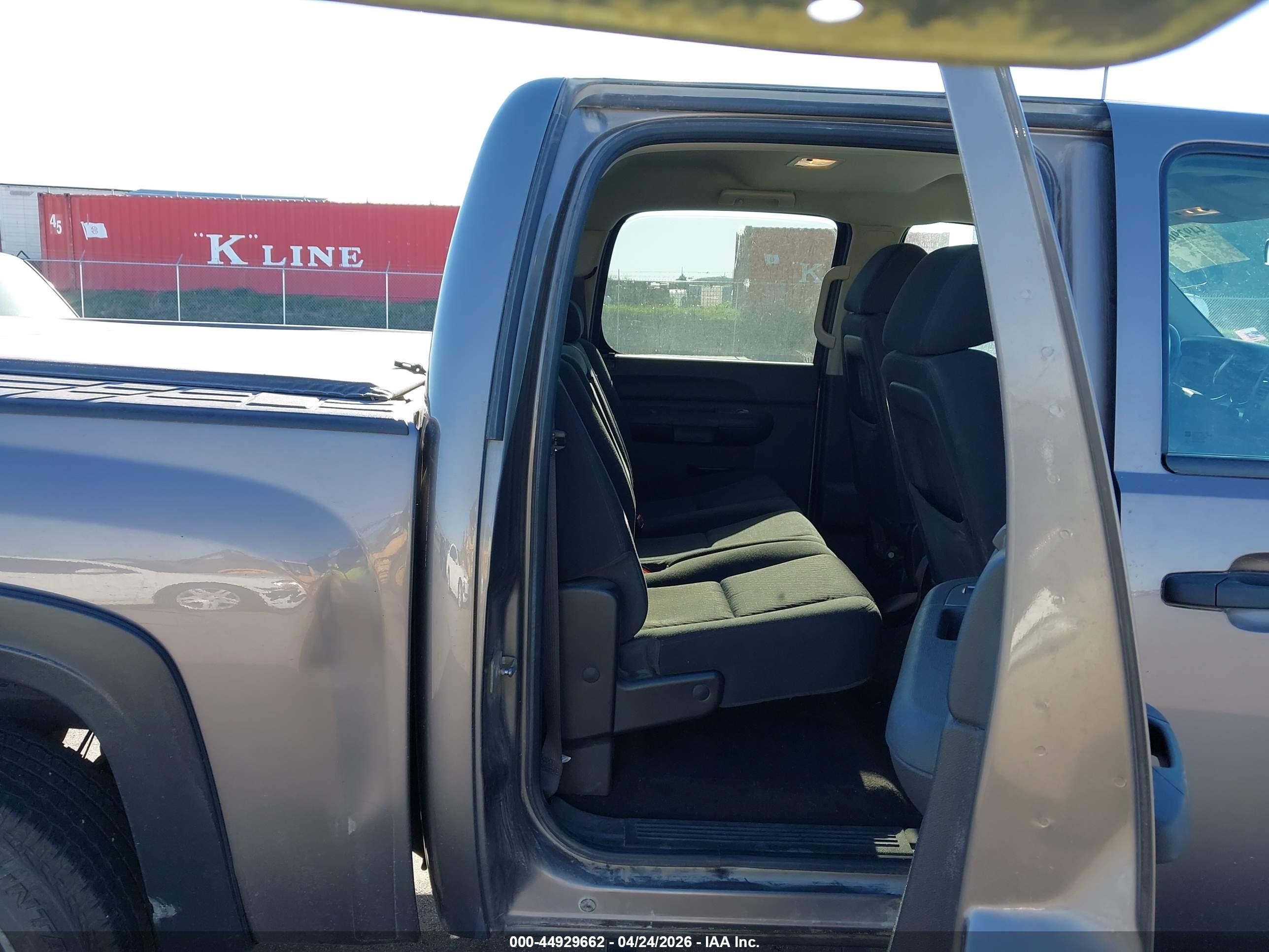 CHEVROLET SILVERADO image 8