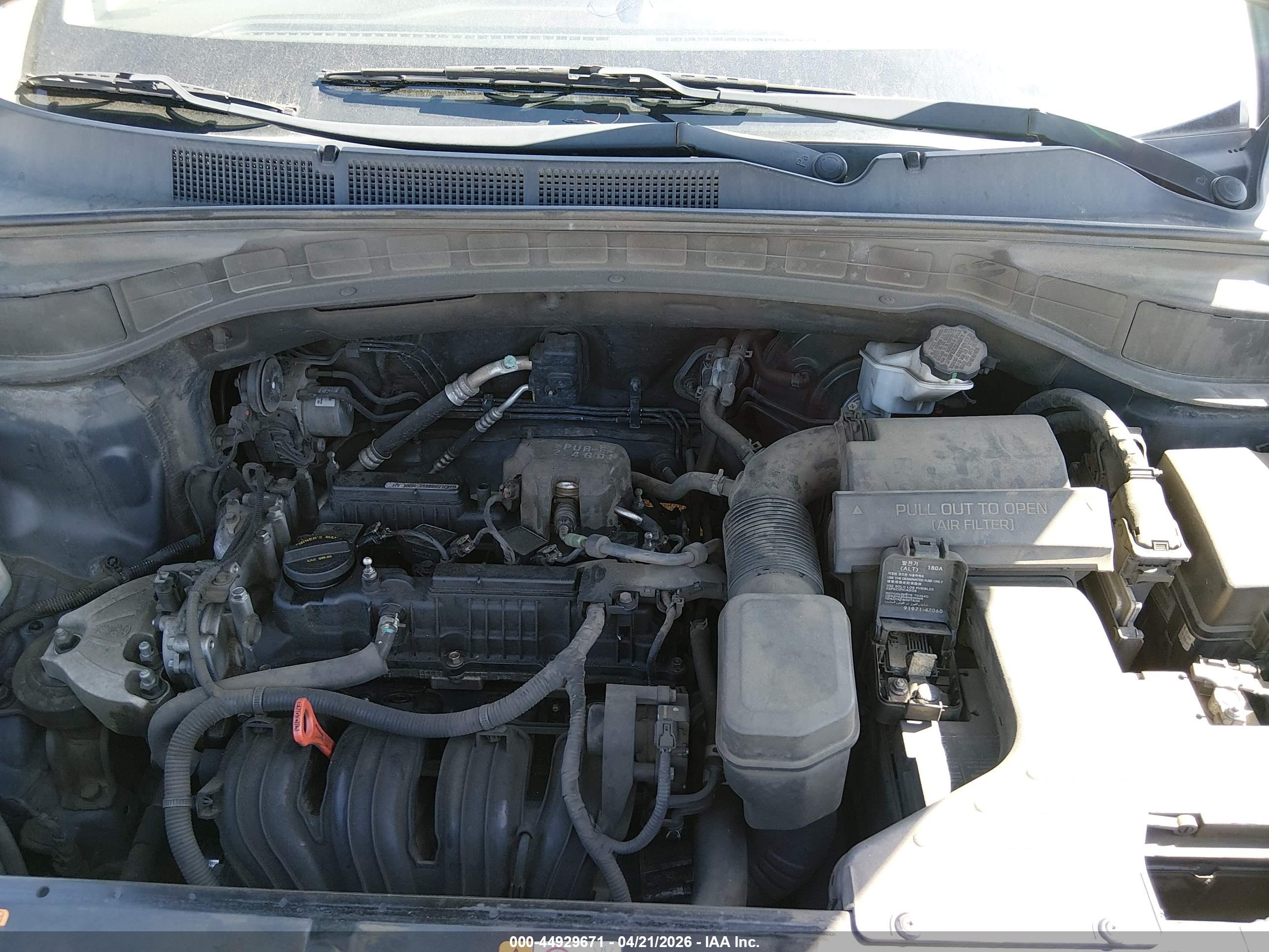 HYUNDAI SANTA image 10