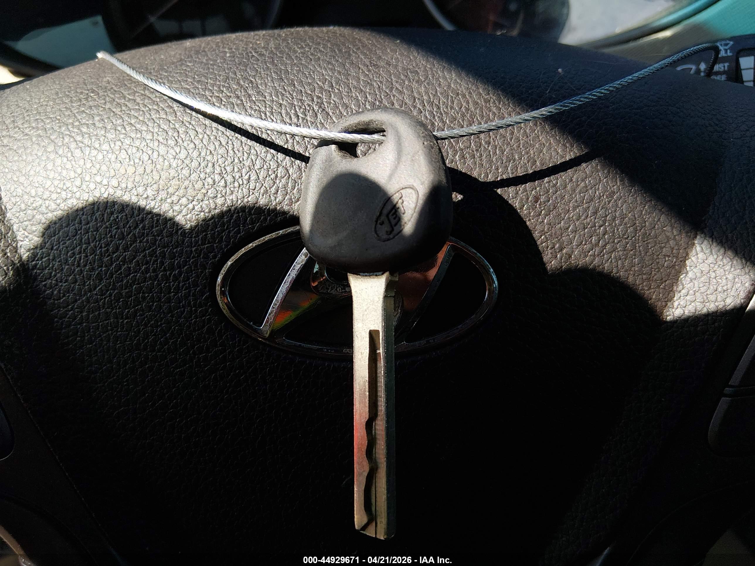HYUNDAI SANTA image 11